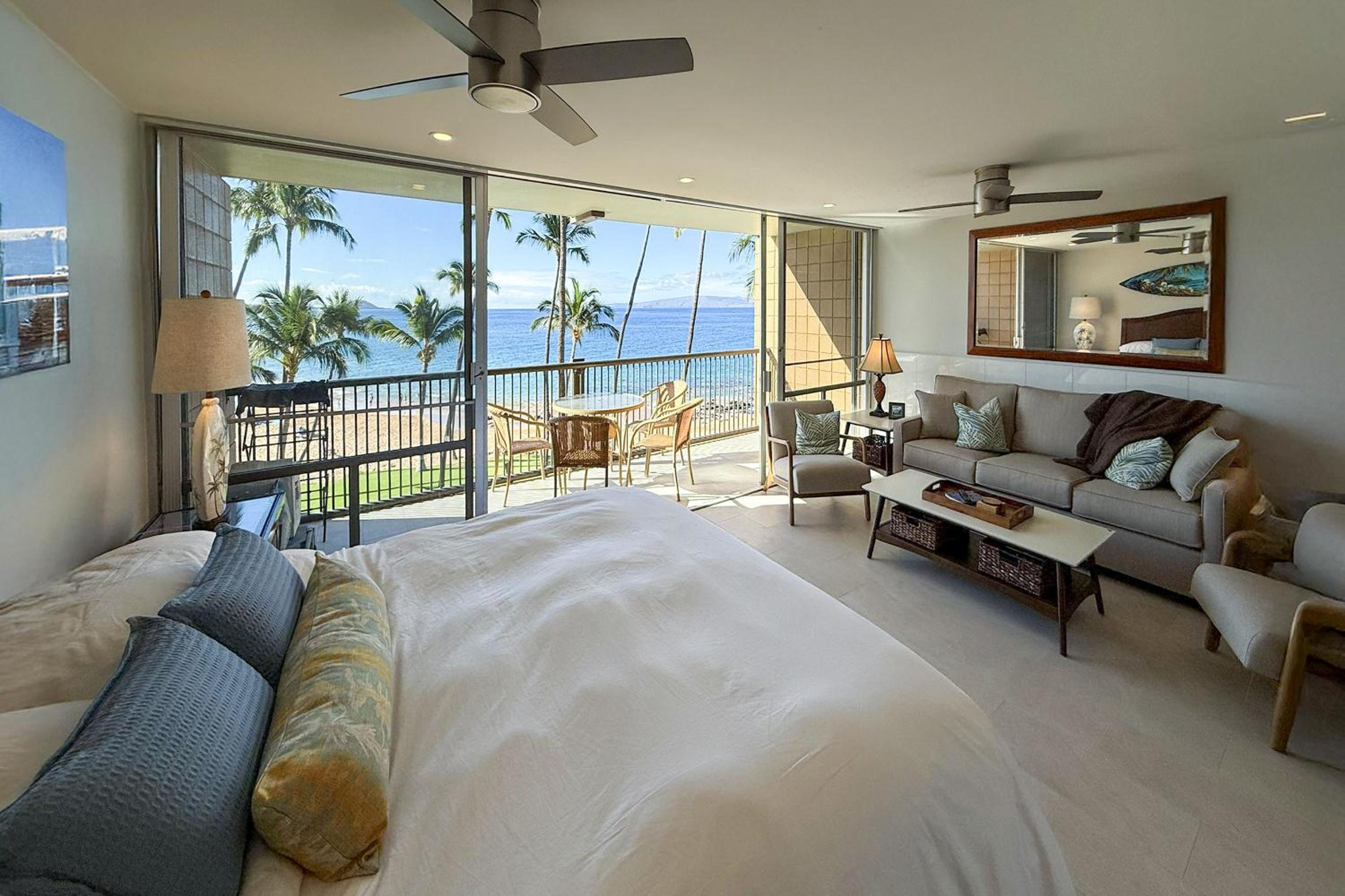 Mana Kai 304 - Renovated Oceanfront 2BR/2BA Condo, Split AC, Beach Access, Views