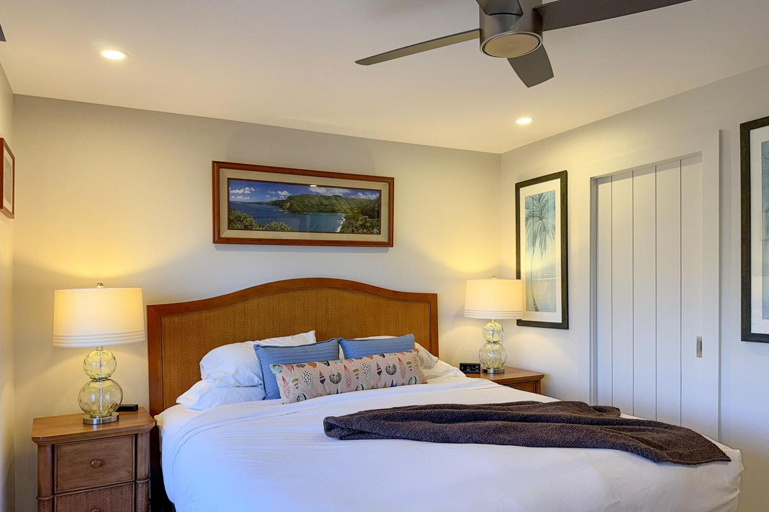 Mana Kai 304 - Renovated Oceanfront 2BR/2BA Condo, Split AC, Beach Access, Views