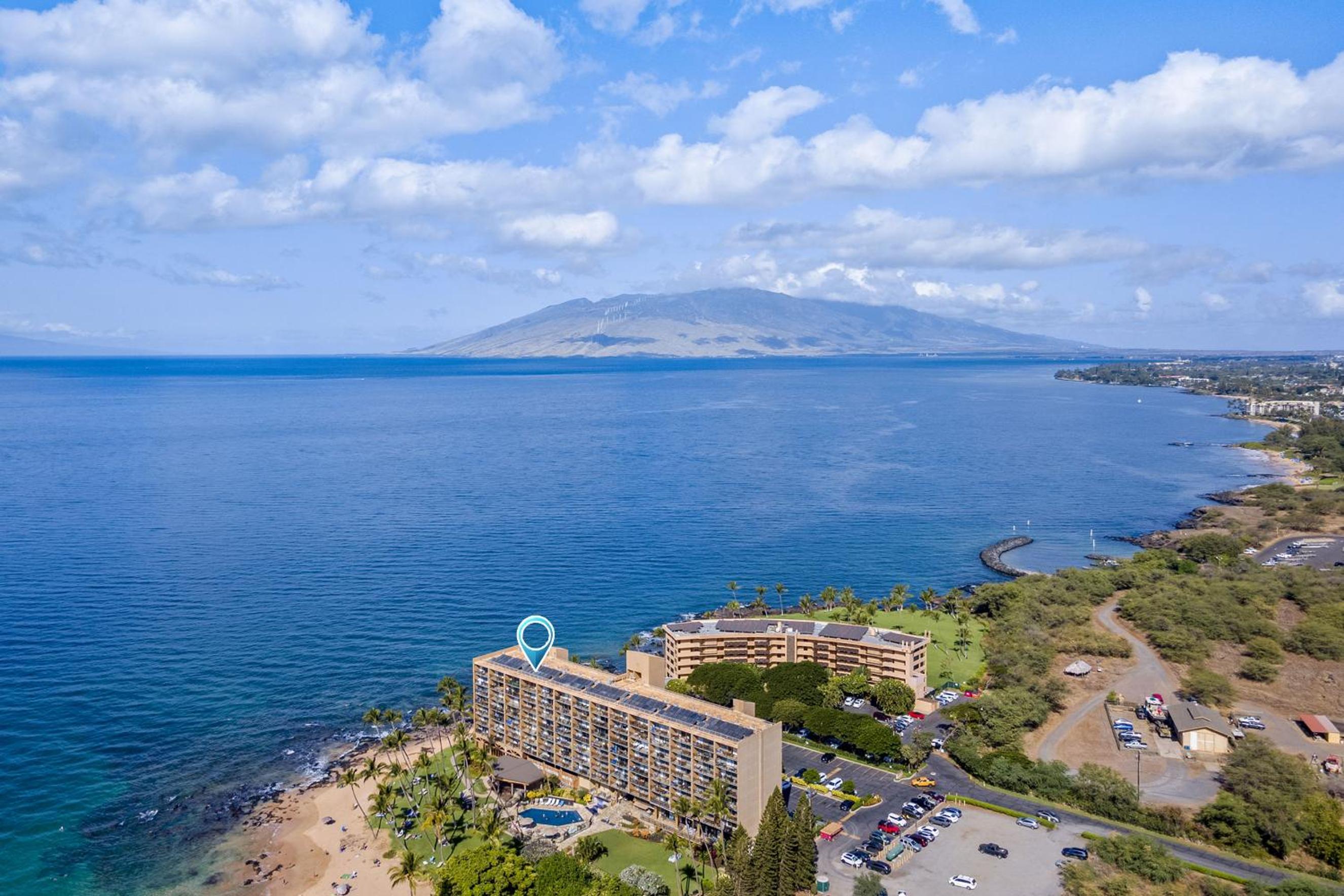 Mana Kai 304 - Renovated Oceanfront 2BR/2BA Condo, Split AC, Beach Access, Views