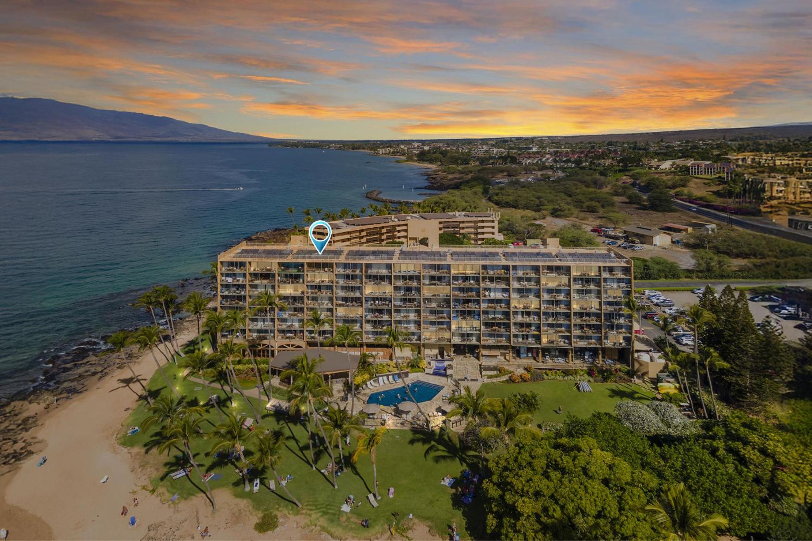 Mana Kai 304 - Renovated Oceanfront 2BR/2BA Condo, Split AC, Beach Access, Views