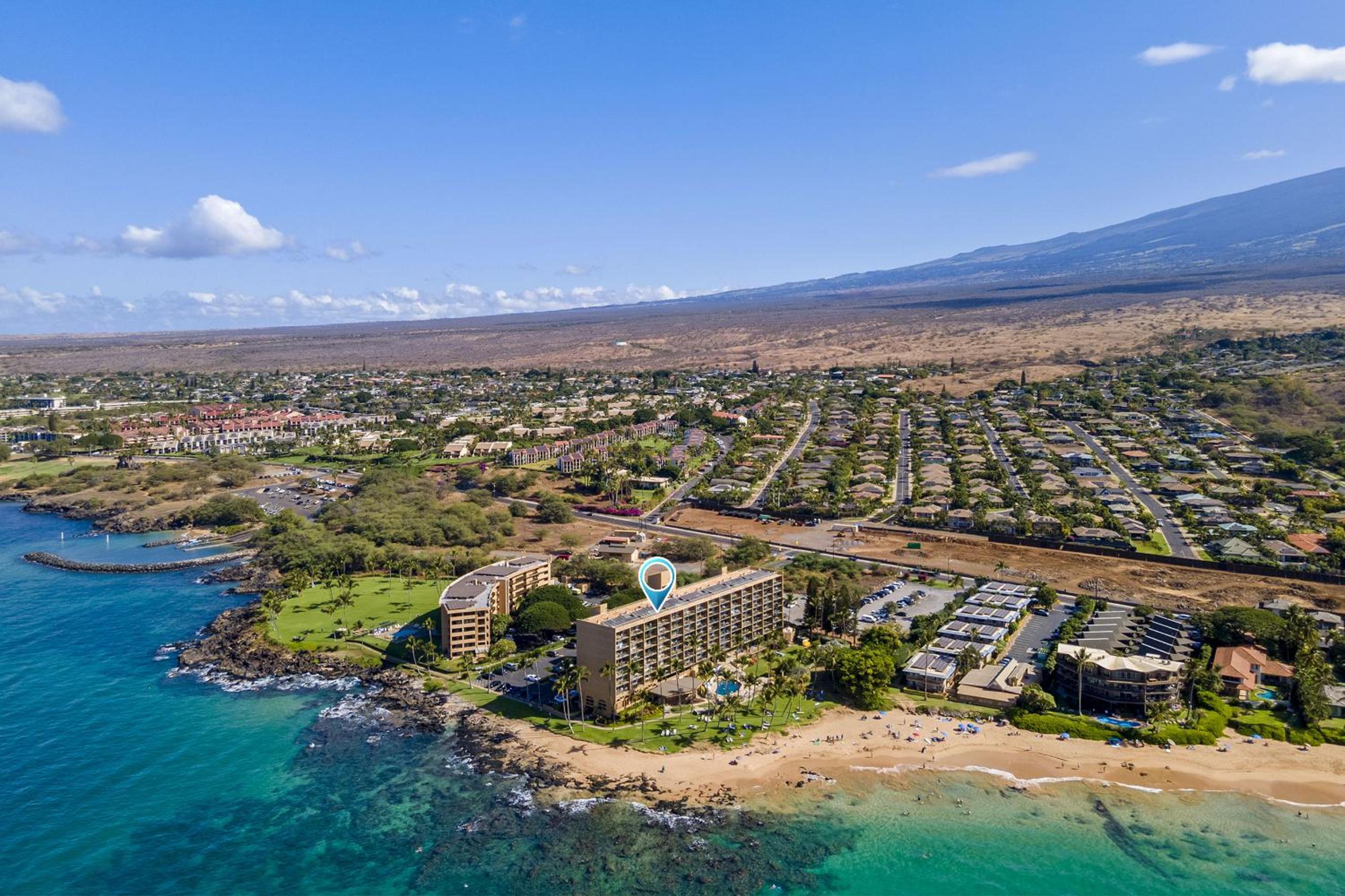 Mana Kai 304 - Renovated Oceanfront 2BR/2BA Condo, Split AC, Beach Access, Views