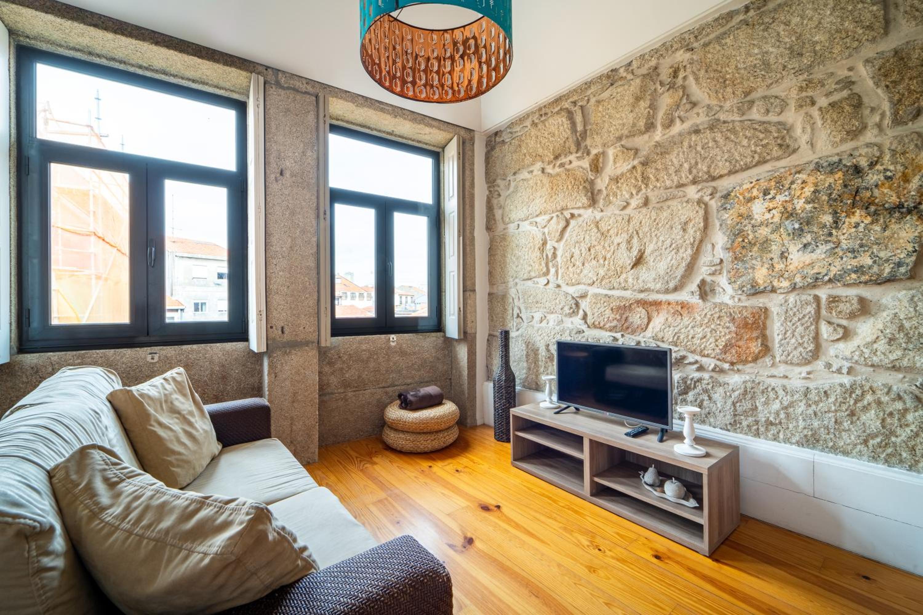 Groovy Porto by Upperground