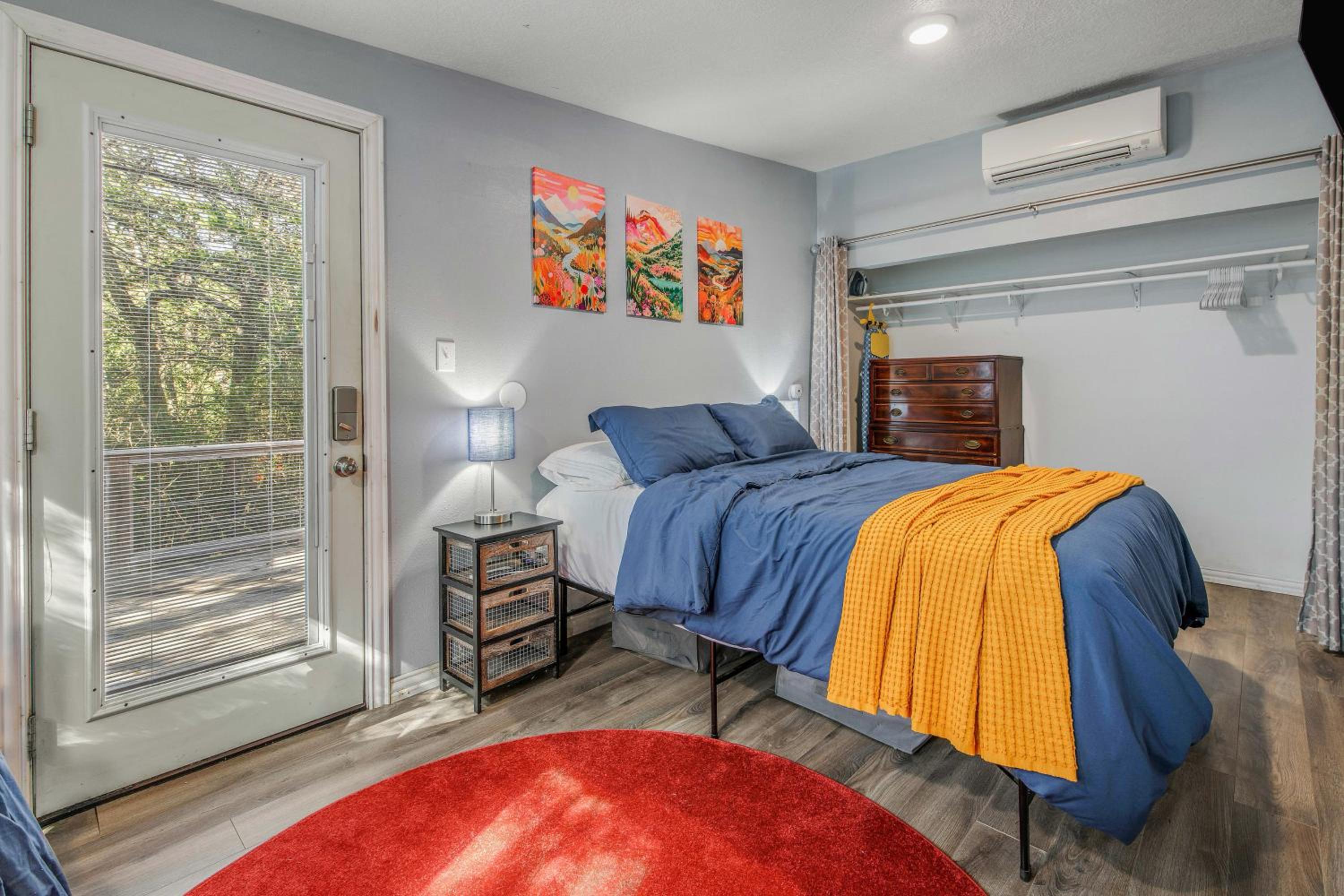 6 Mi to Kyle Field! Pet-Friendly Getaway with Yard