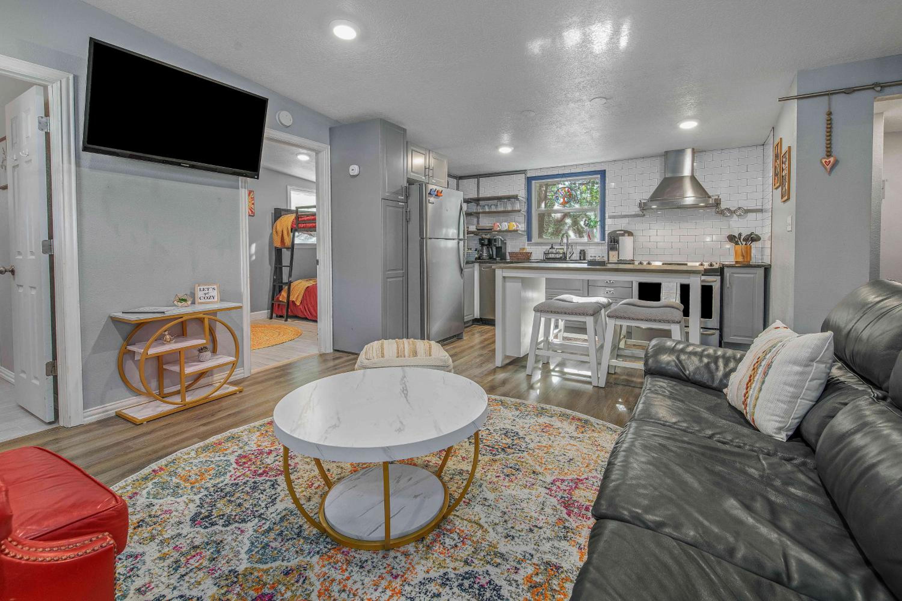 6 Mi to Kyle Field! Pet-Friendly Getaway with Yard