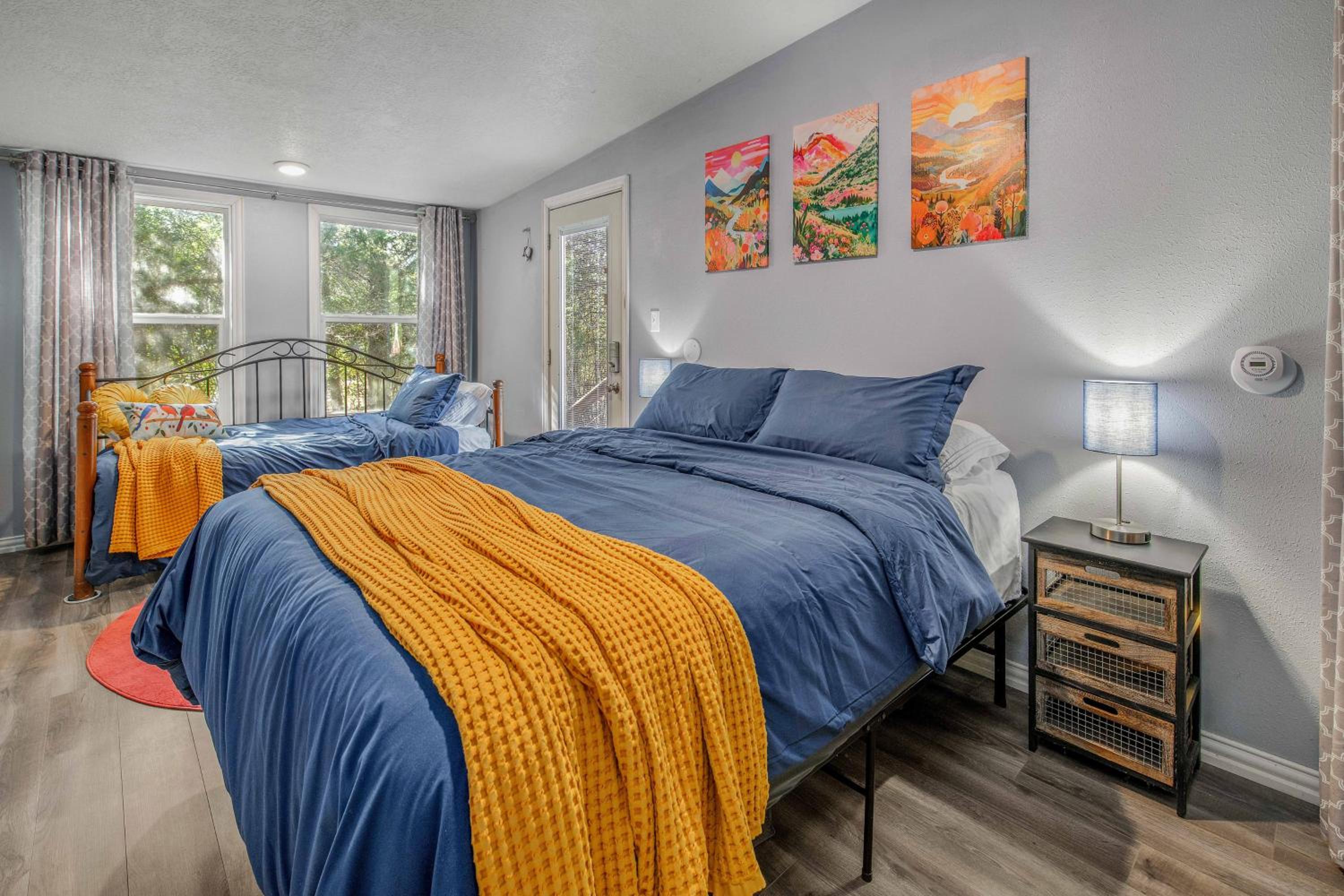 6 Mi to Kyle Field! Pet-Friendly Getaway with Yard