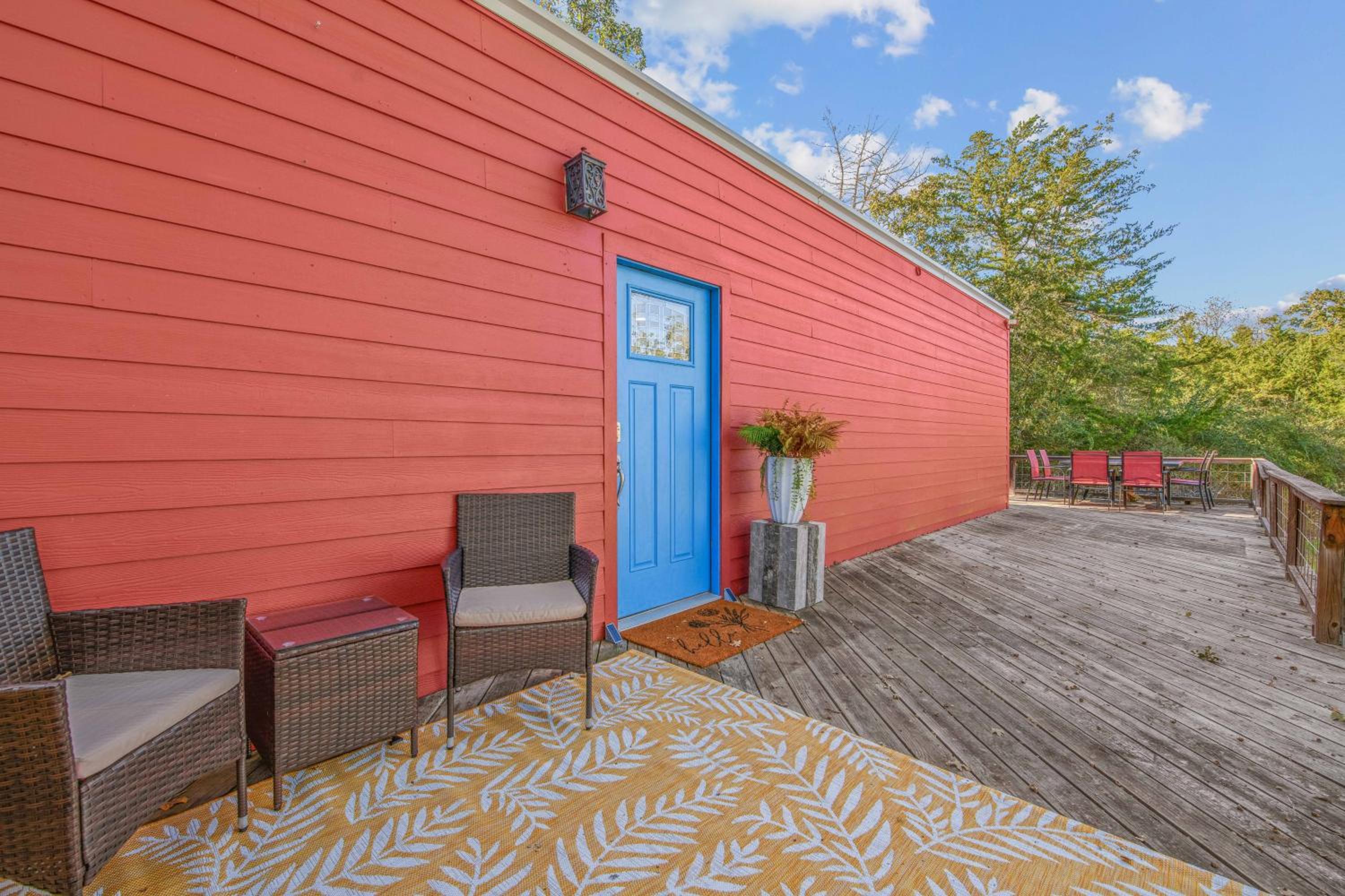 6 Mi to Kyle Field! Pet-Friendly Getaway with Yard