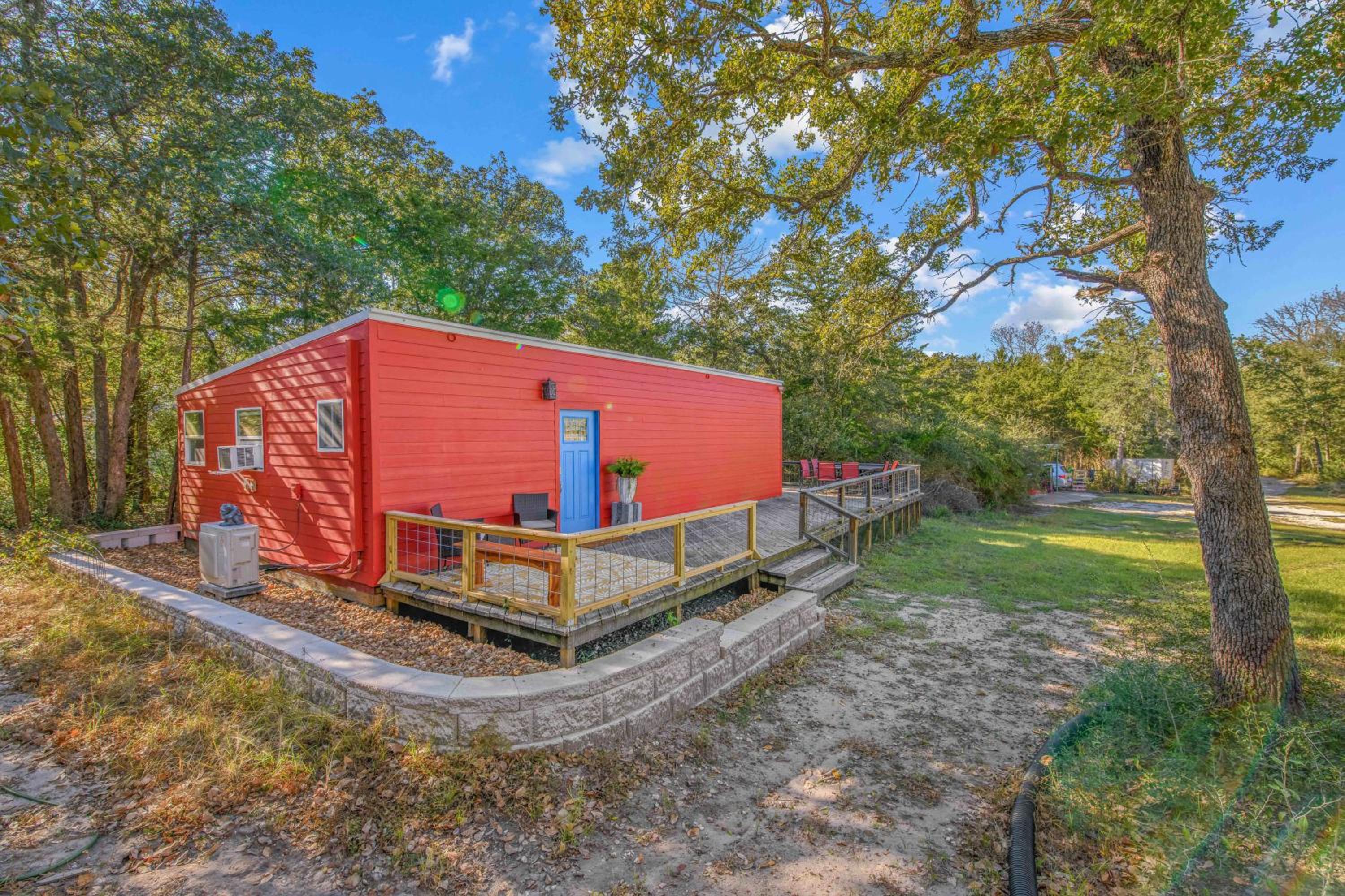 6 Mi to Kyle Field! Pet-Friendly Getaway with Yard