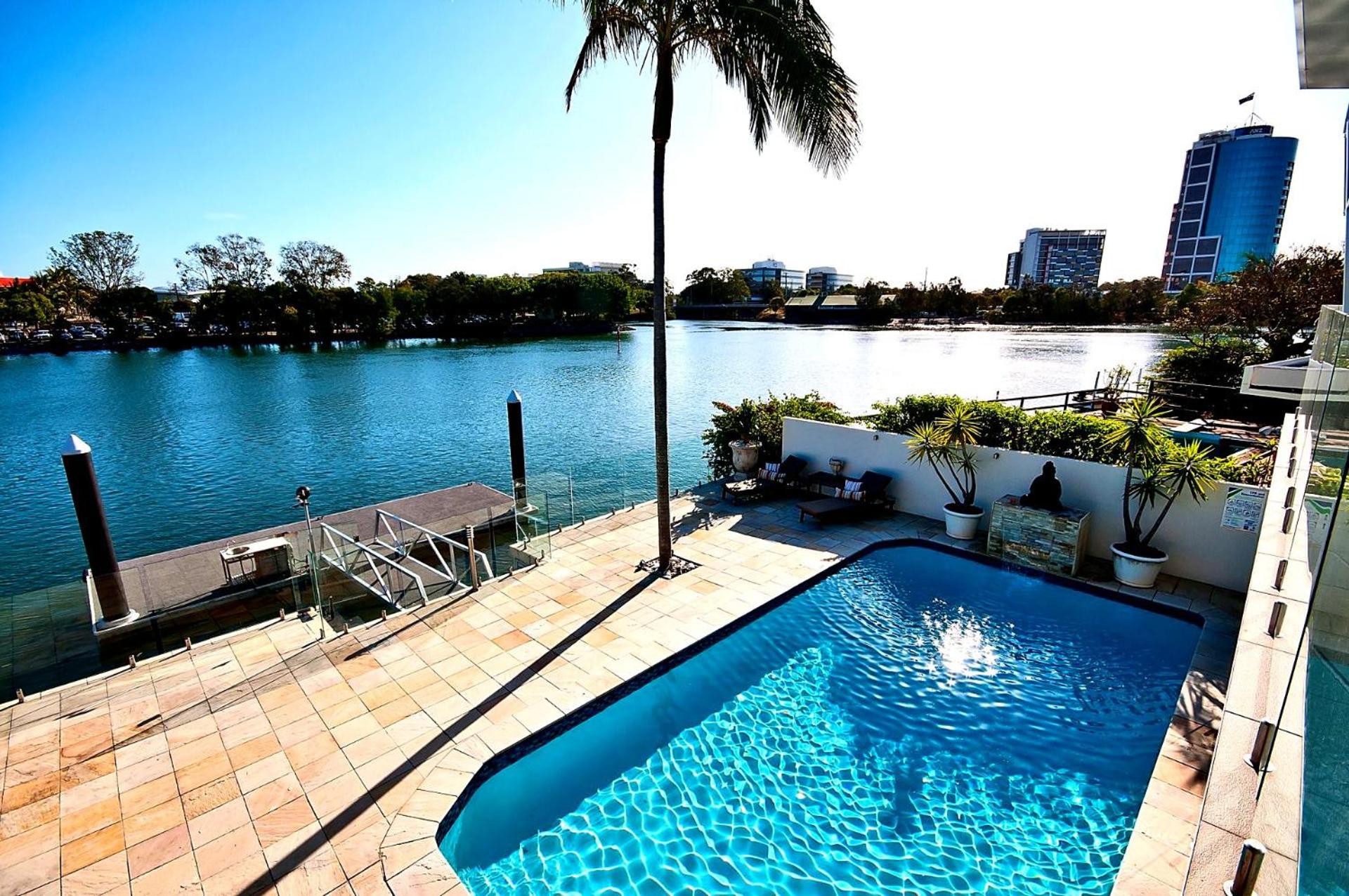 Surfers Paradise Escape - Huge Heated Pool