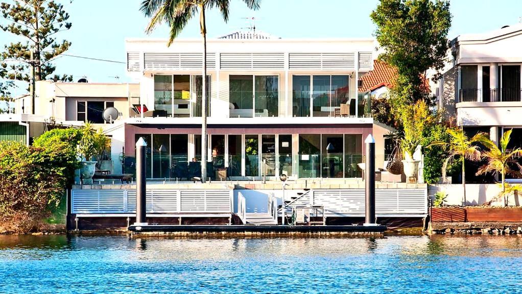 Surfers Paradise Escape - Huge Heated Pool