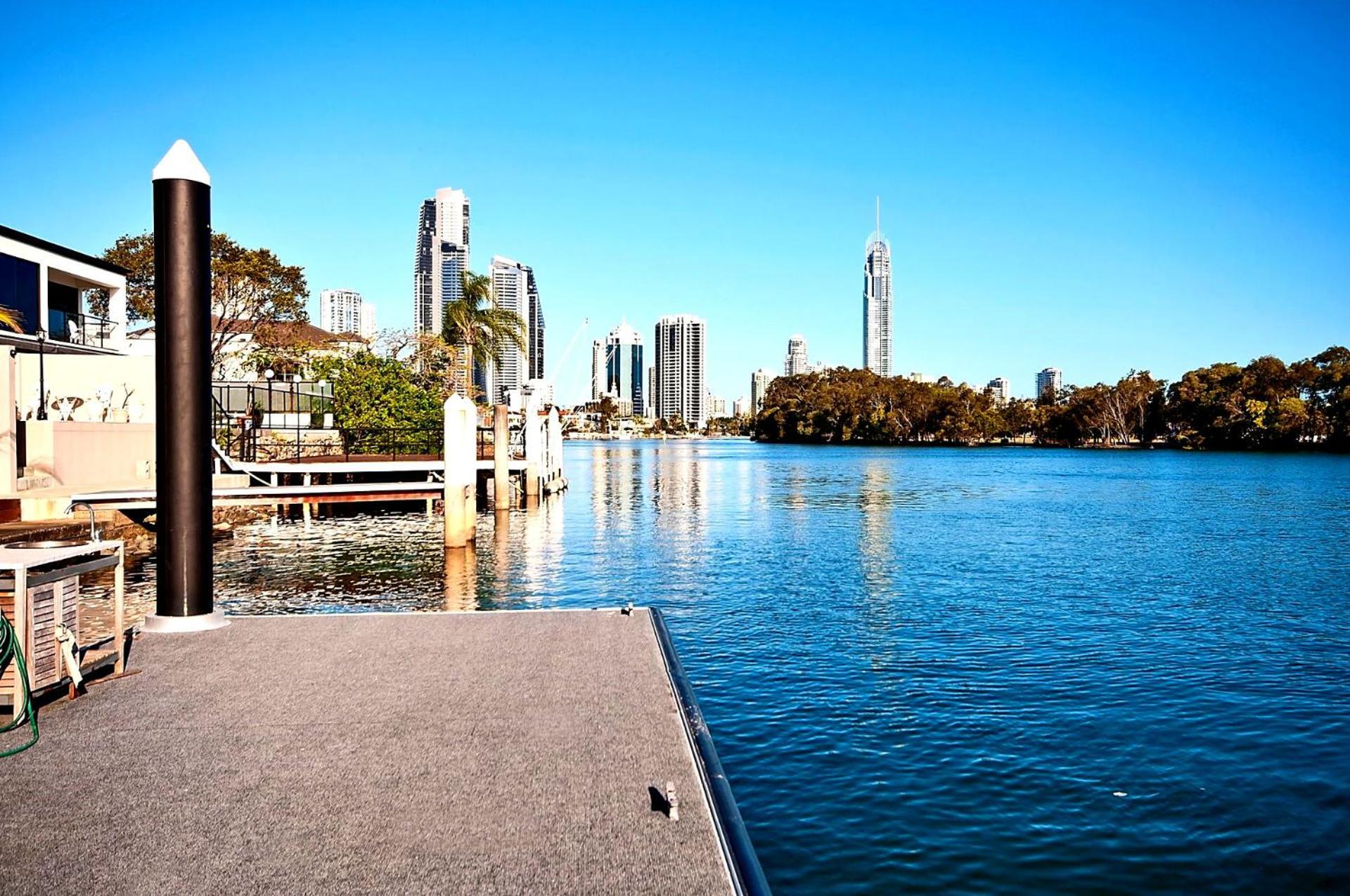 Surfers Paradise Escape - Huge Heated Pool