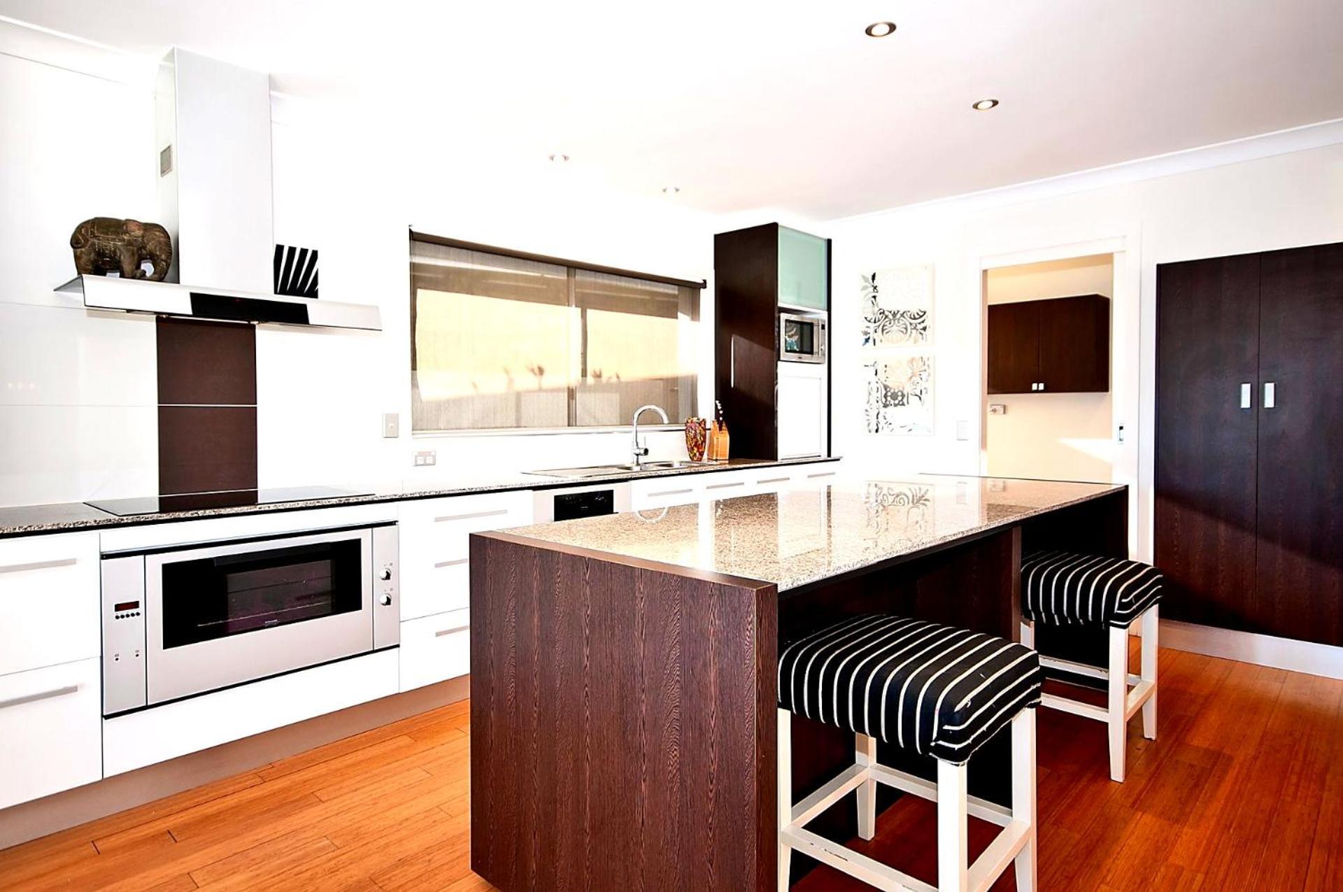 Surfers Paradise Escape - Huge Heated Pool