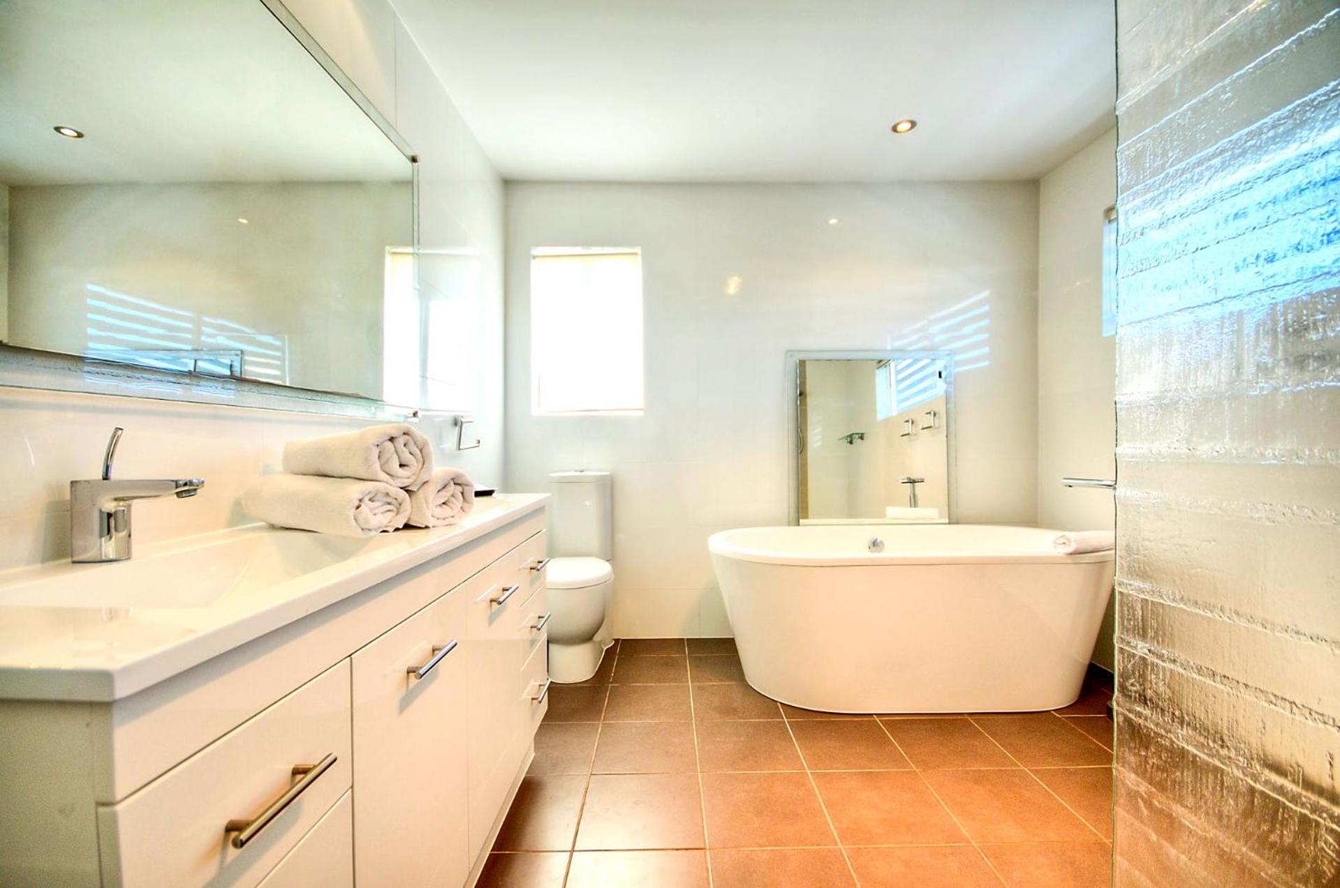 Surfers Paradise Escape - Huge Heated Pool