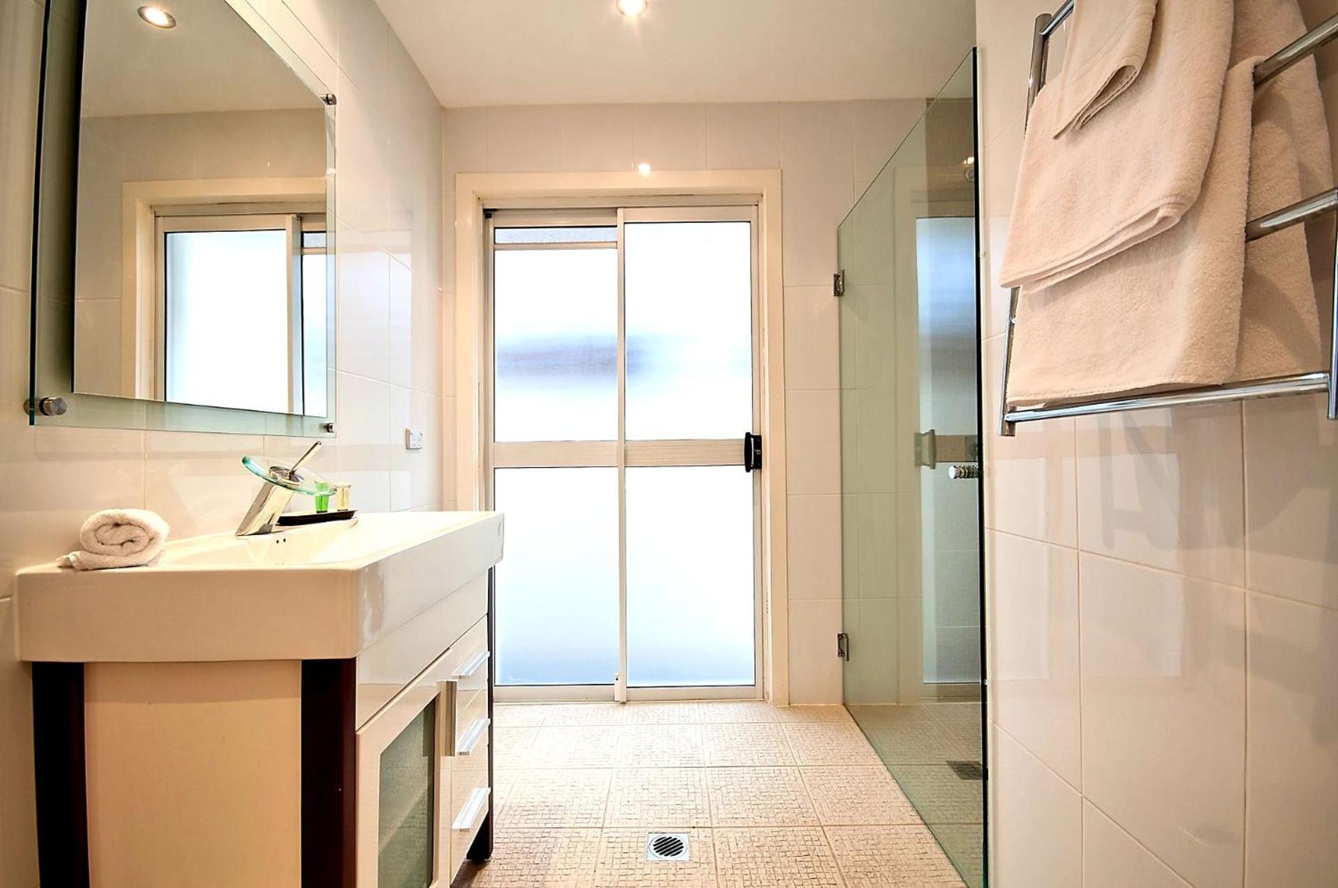 Surfers Paradise Escape - Huge Heated Pool