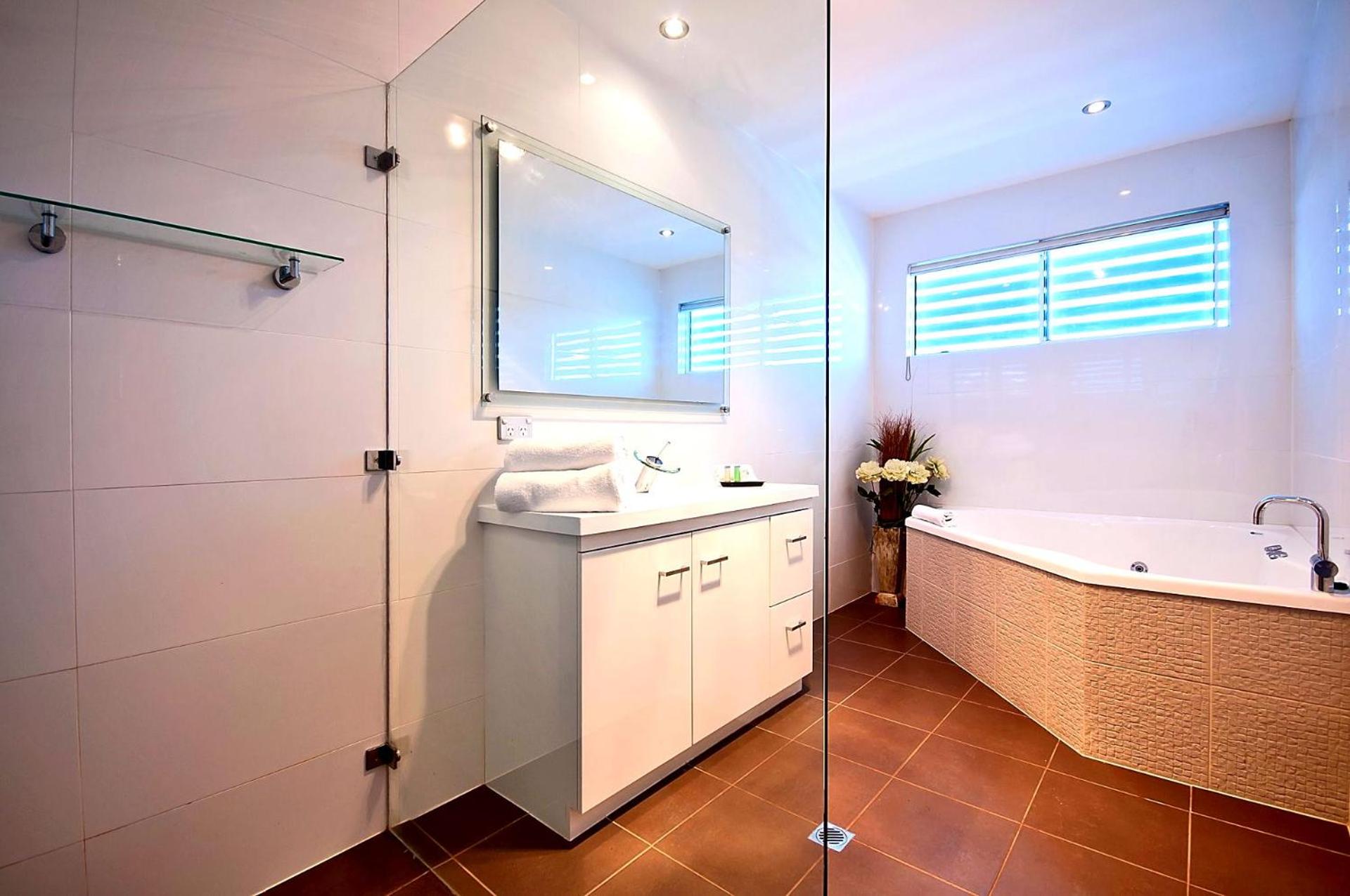 Surfers Paradise Escape - Huge Heated Pool