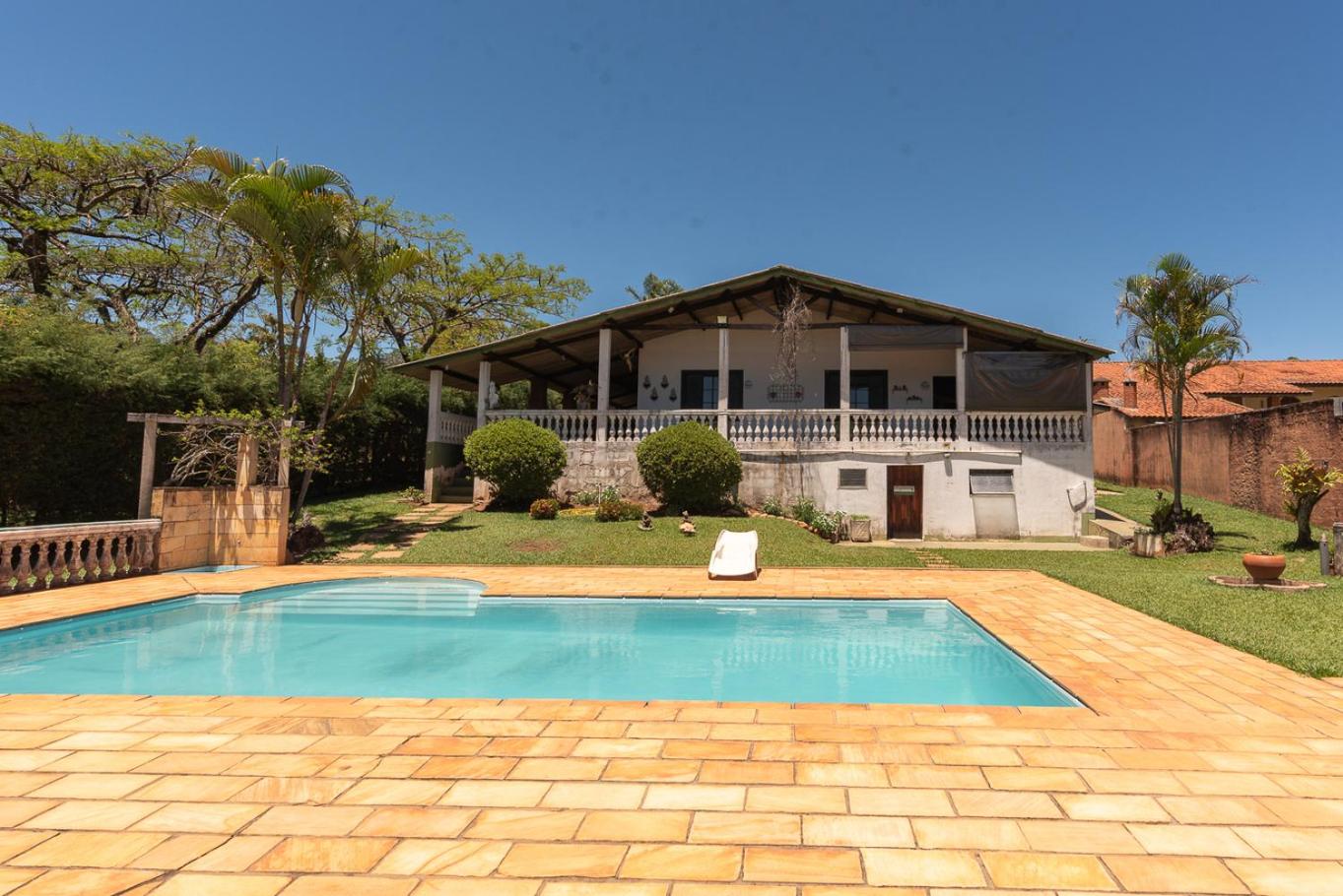 Casa de Campo com Piscina e Lareira em Braganca