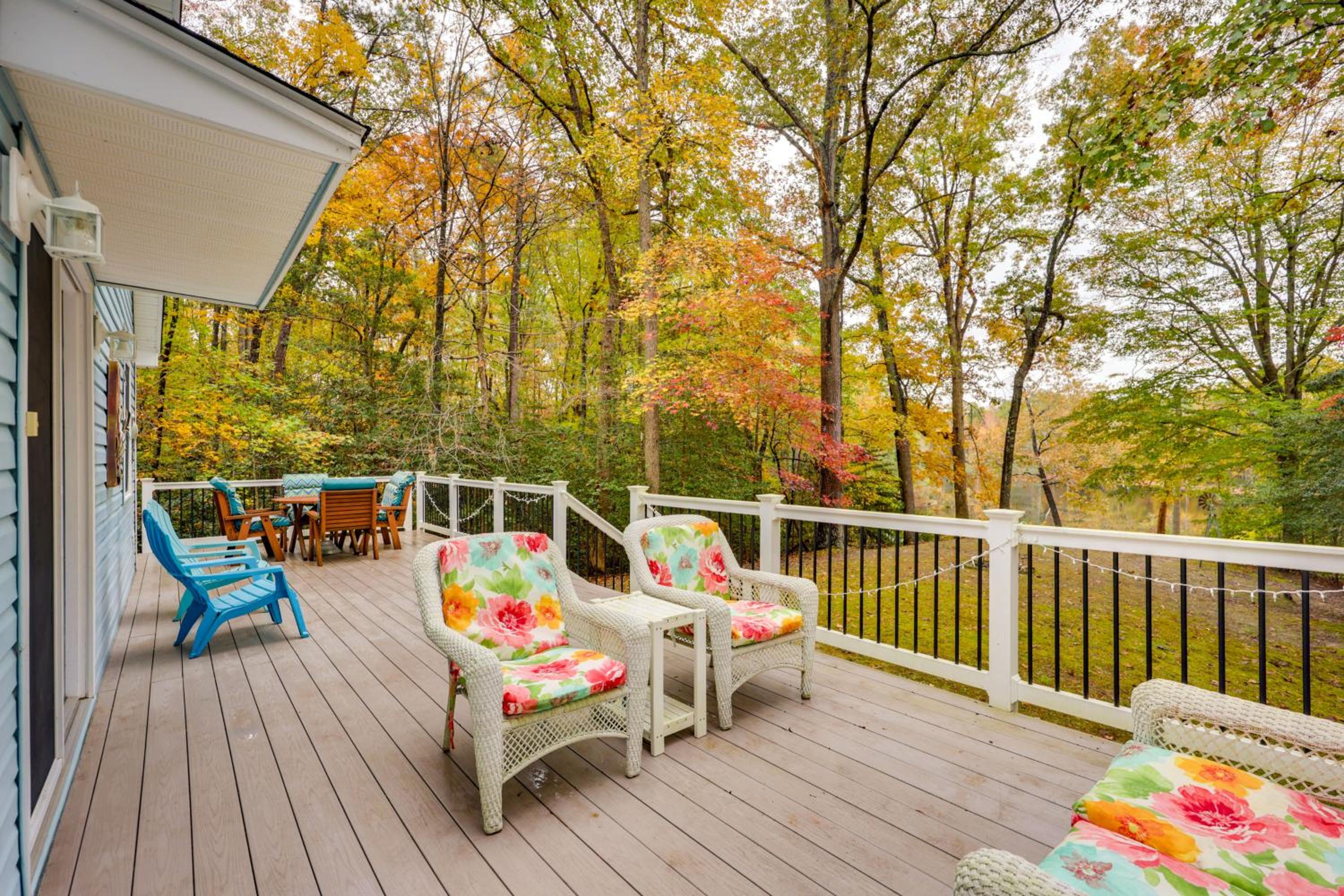 Lake Access, Tranquil Acreage Farnham Cottage