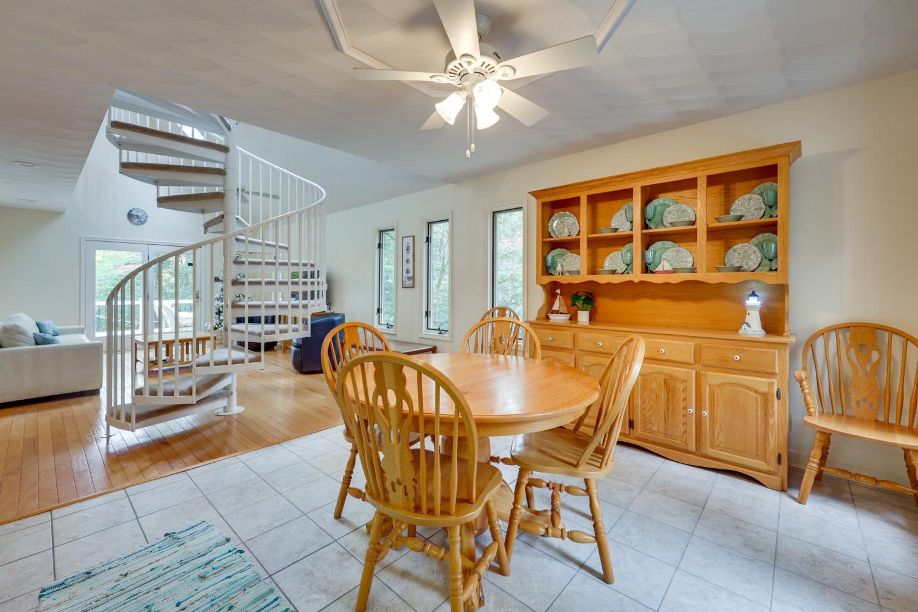 Lake Access, Tranquil Acreage Farnham Cottage