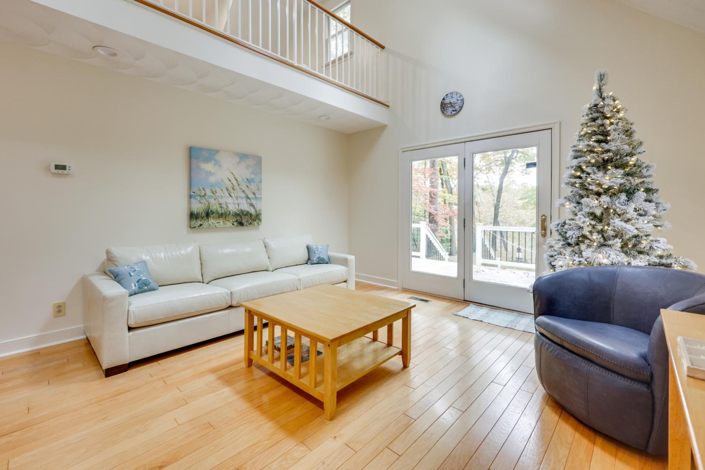 Lake Access, Tranquil Acreage Farnham Cottage