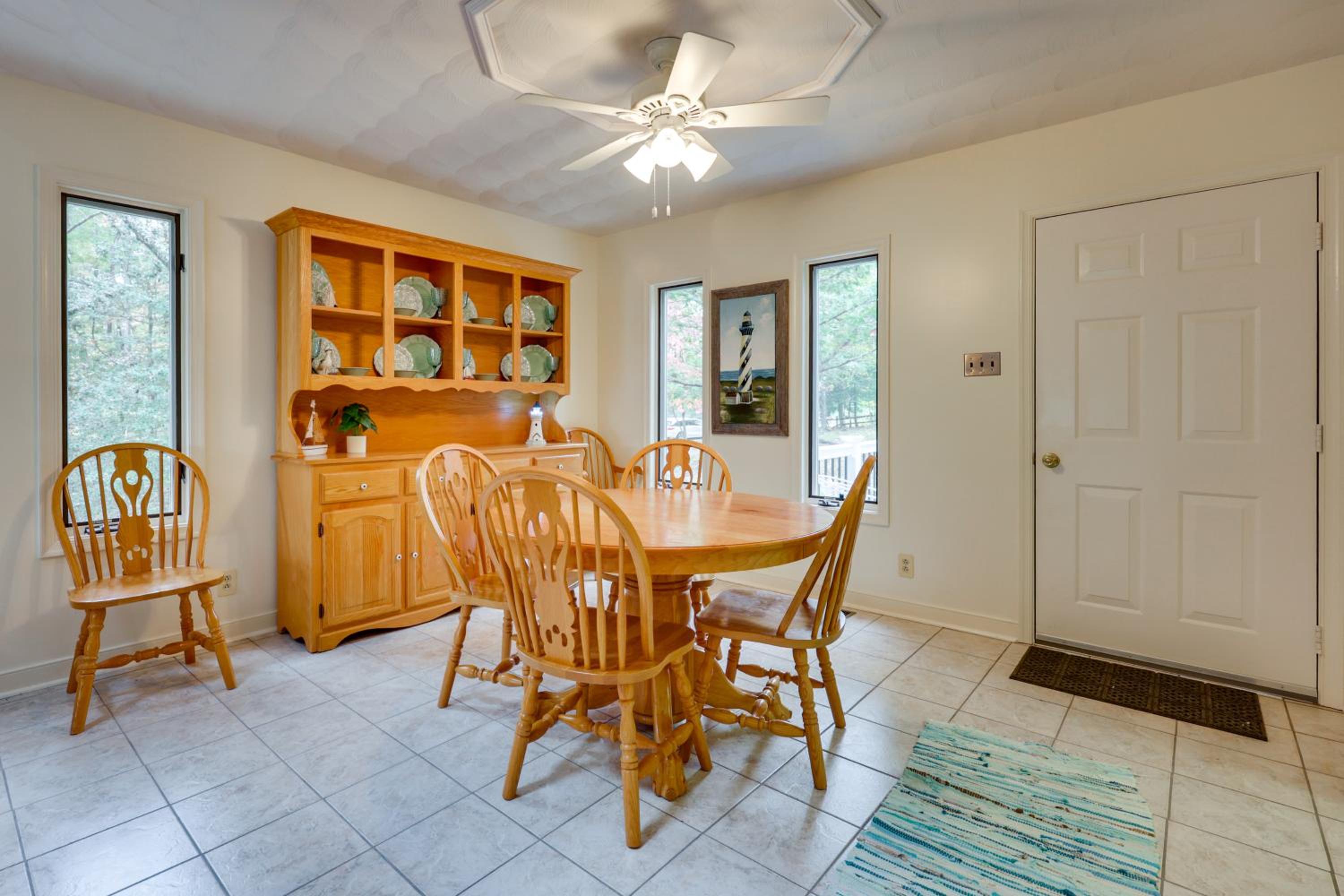 Lake Access, Tranquil Acreage Farnham Cottage