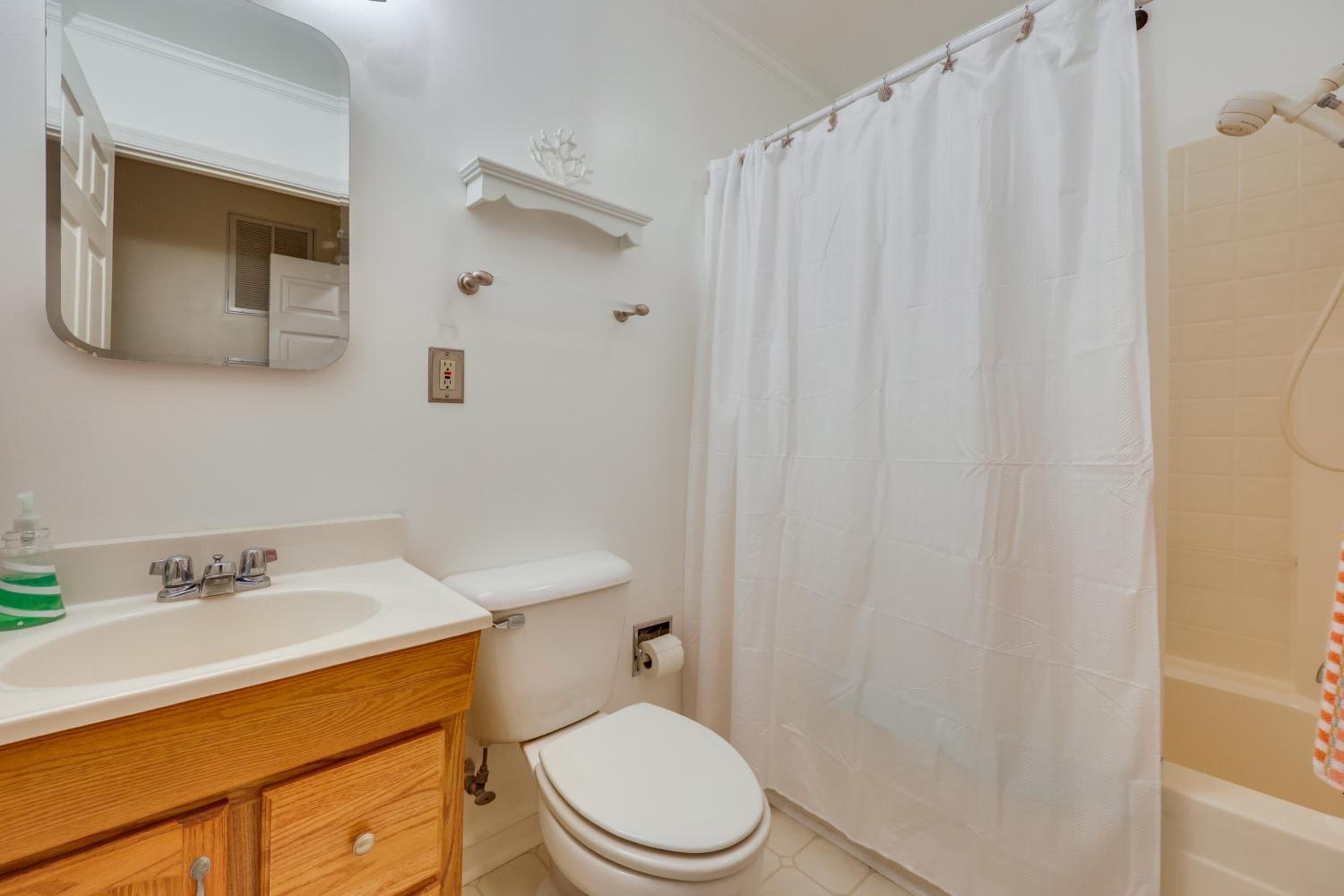 Lake Access, Tranquil Acreage Farnham Cottage