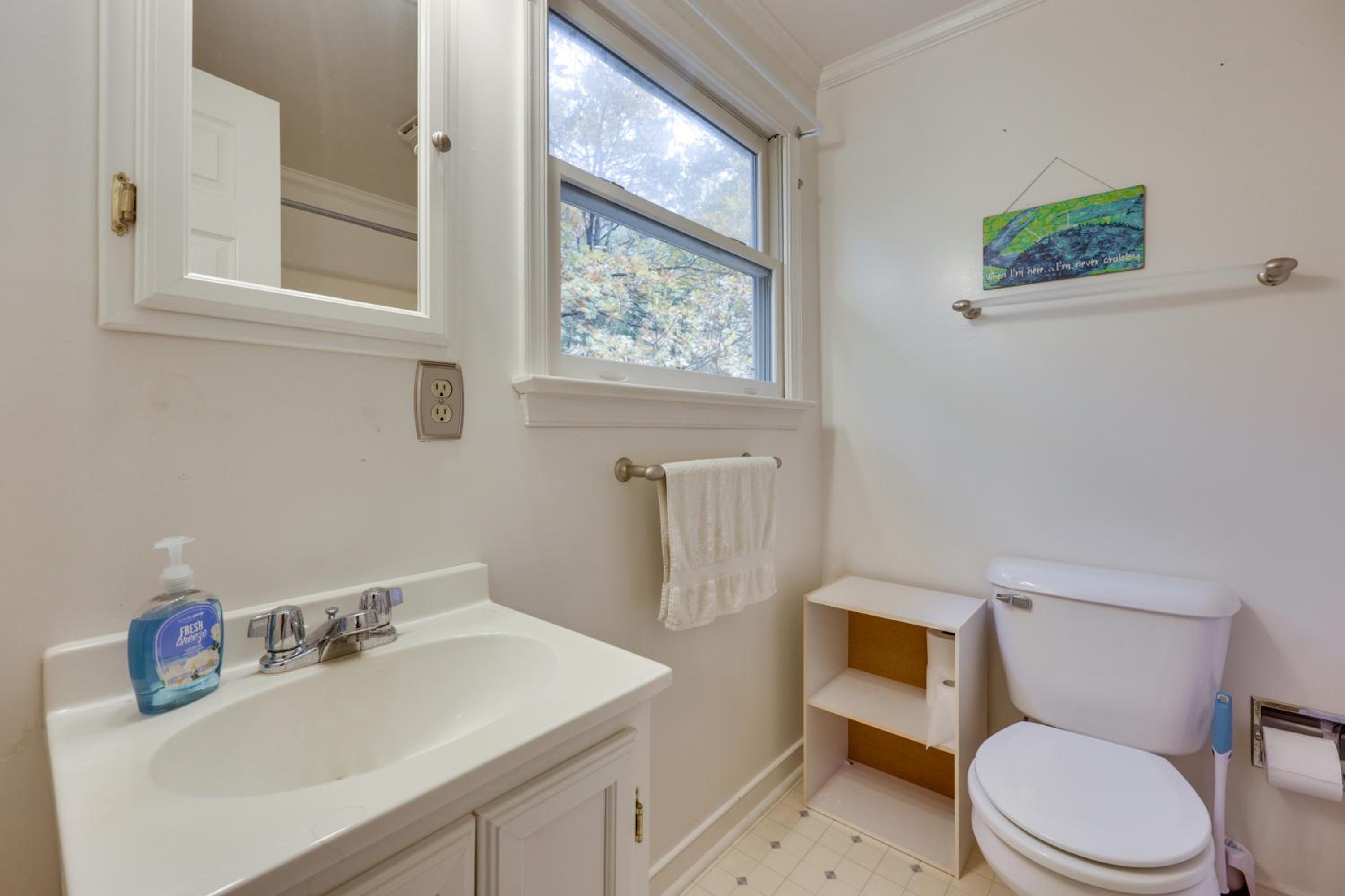Lake Access, Tranquil Acreage Farnham Cottage