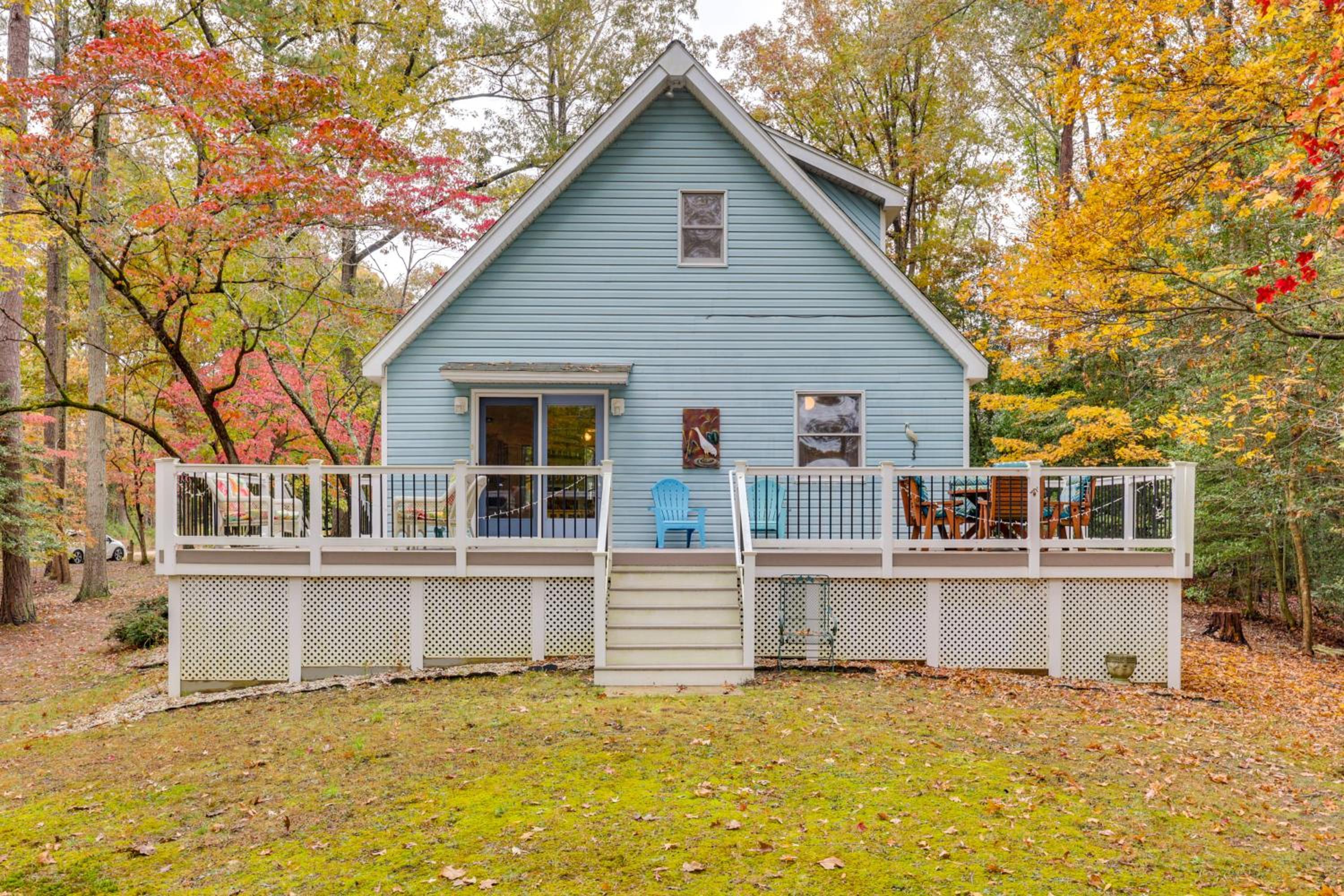 Lake Access, Tranquil Acreage Farnham Cottage