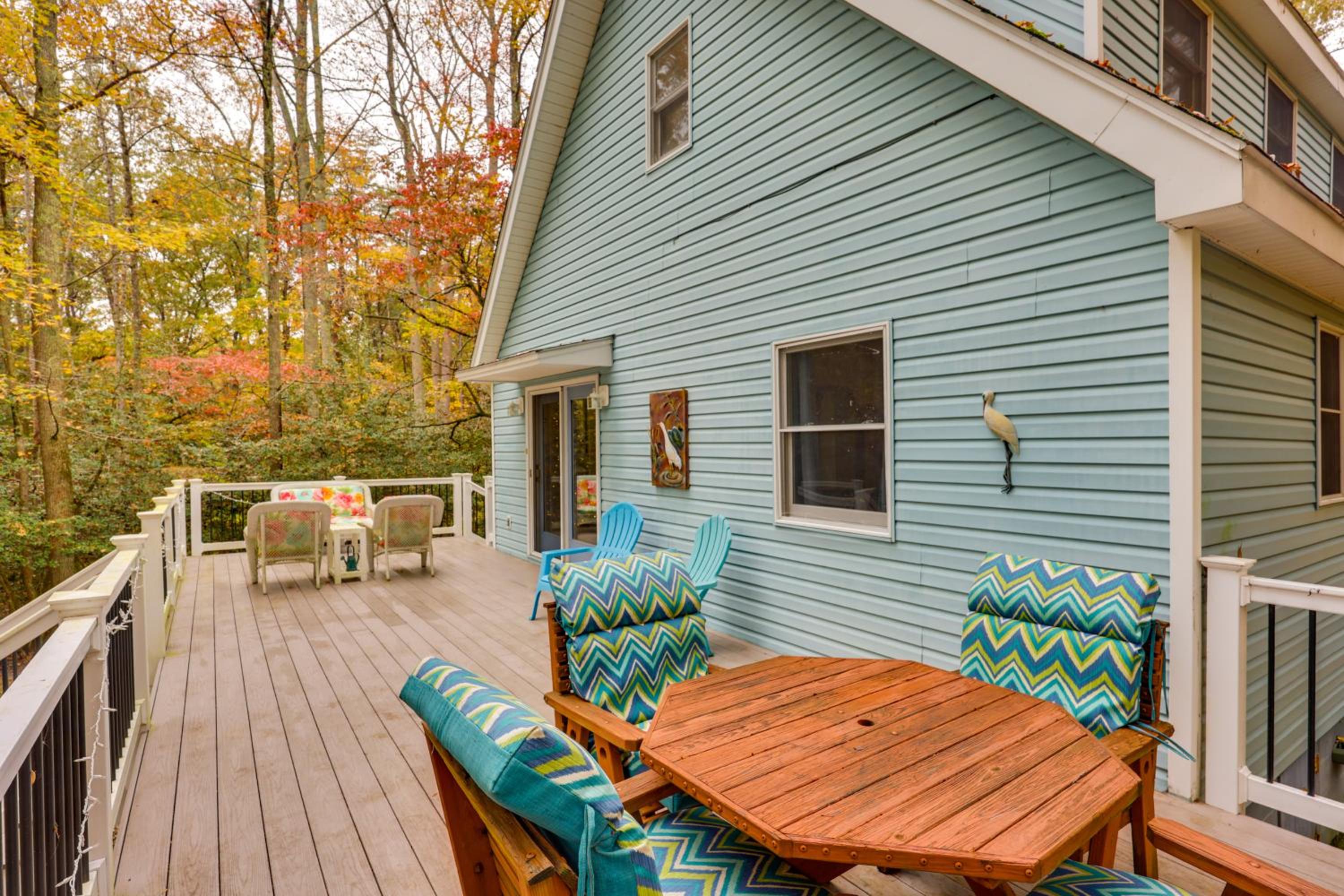 Lake Access, Tranquil Acreage Farnham Cottage