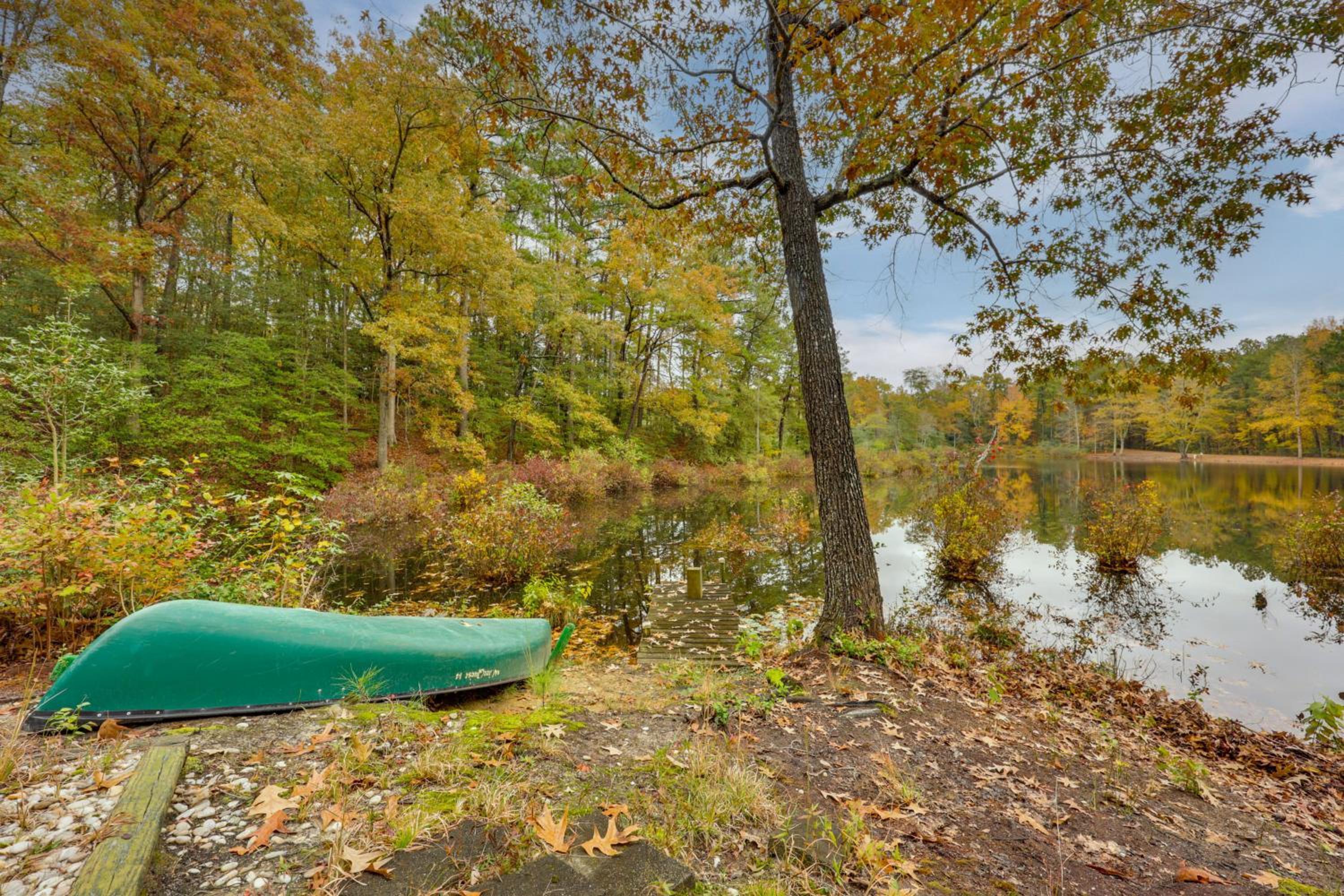 Lake Access, Tranquil Acreage Farnham Cottage