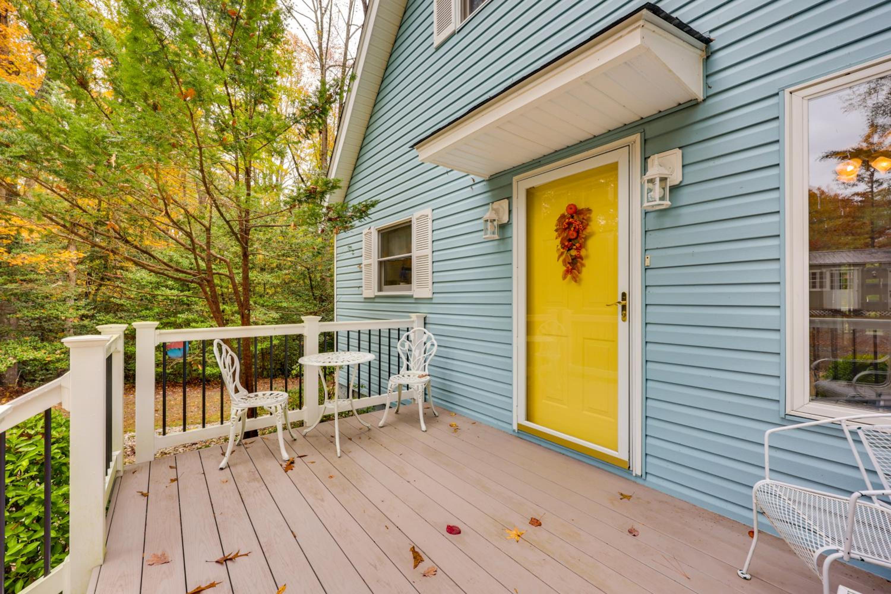 Lake Access, Tranquil Acreage Farnham Cottage