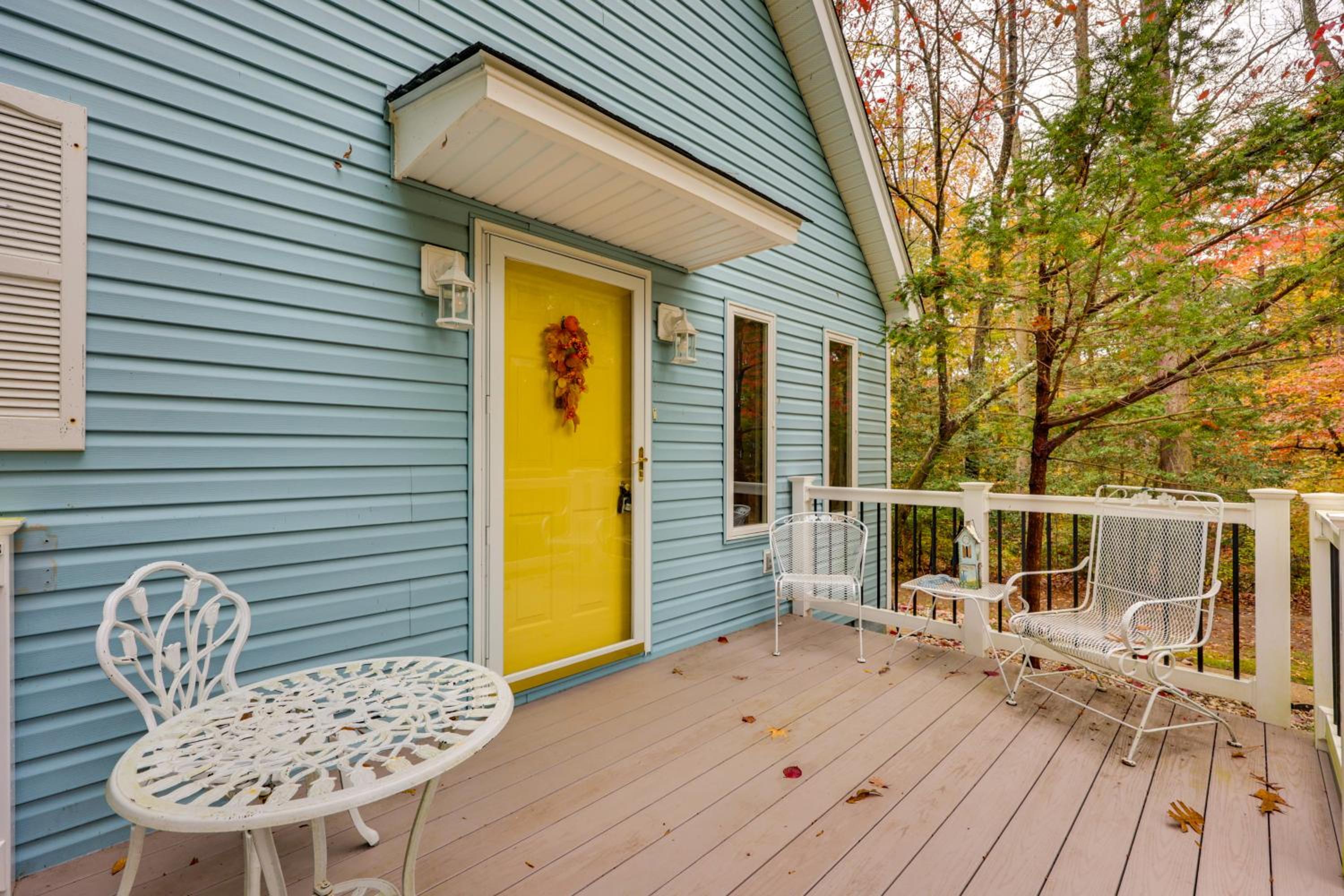 Lake Access, Tranquil Acreage Farnham Cottage