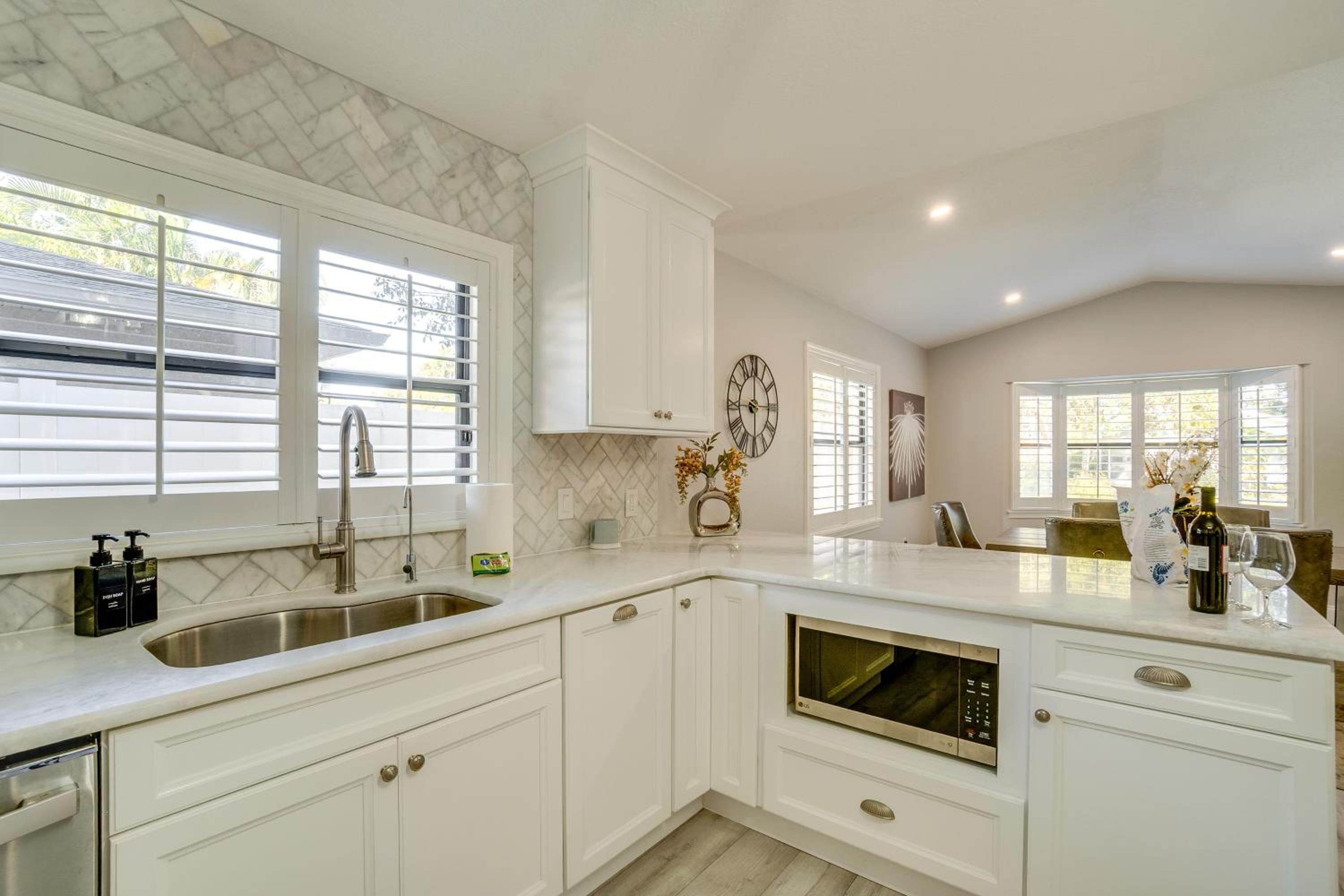 4 Mi to Siesta Key Family Getaway with Balcony