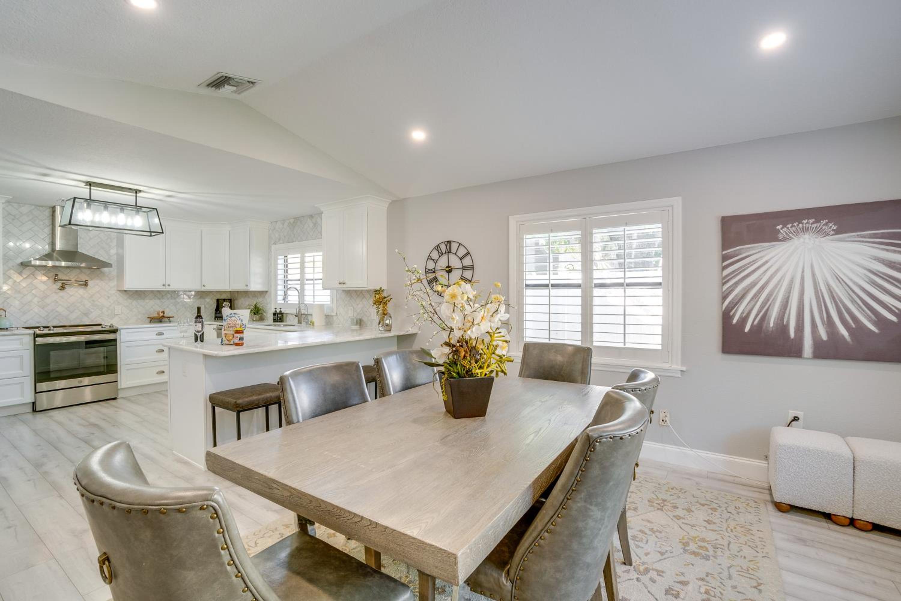 4 Mi to Siesta Key Family Getaway with Balcony