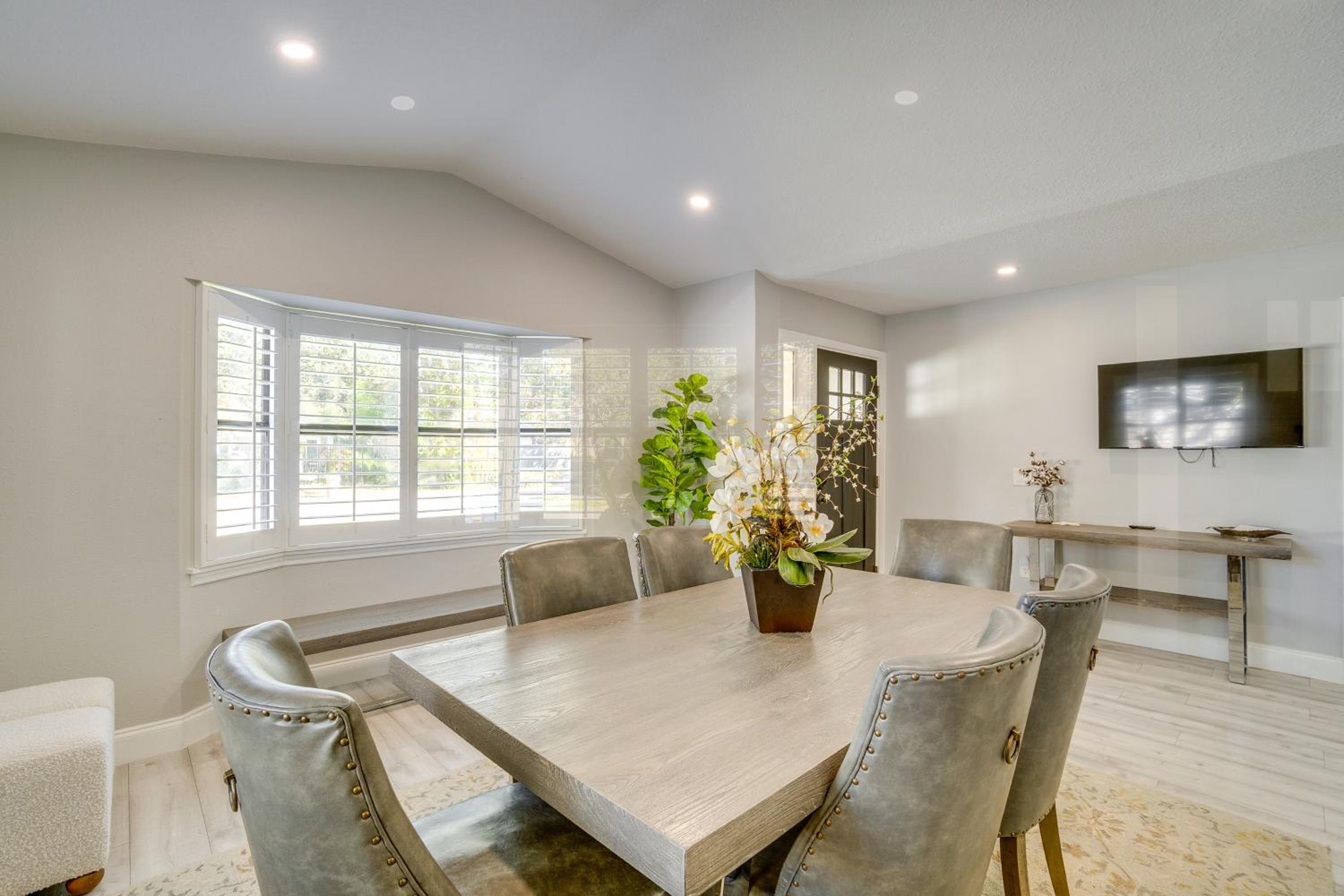 4 Mi to Siesta Key Family Getaway with Balcony