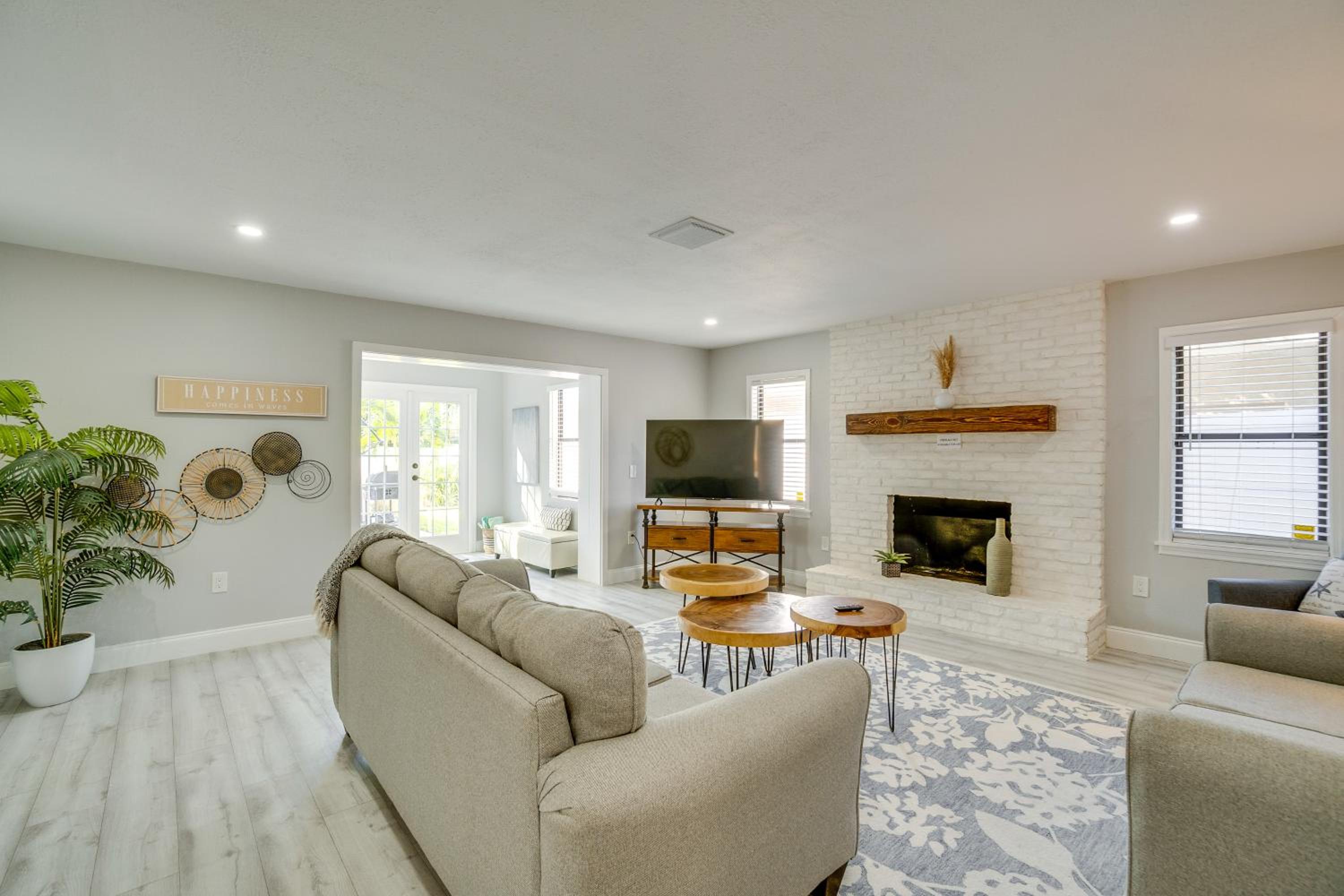 4 Mi to Siesta Key Family Getaway with Balcony