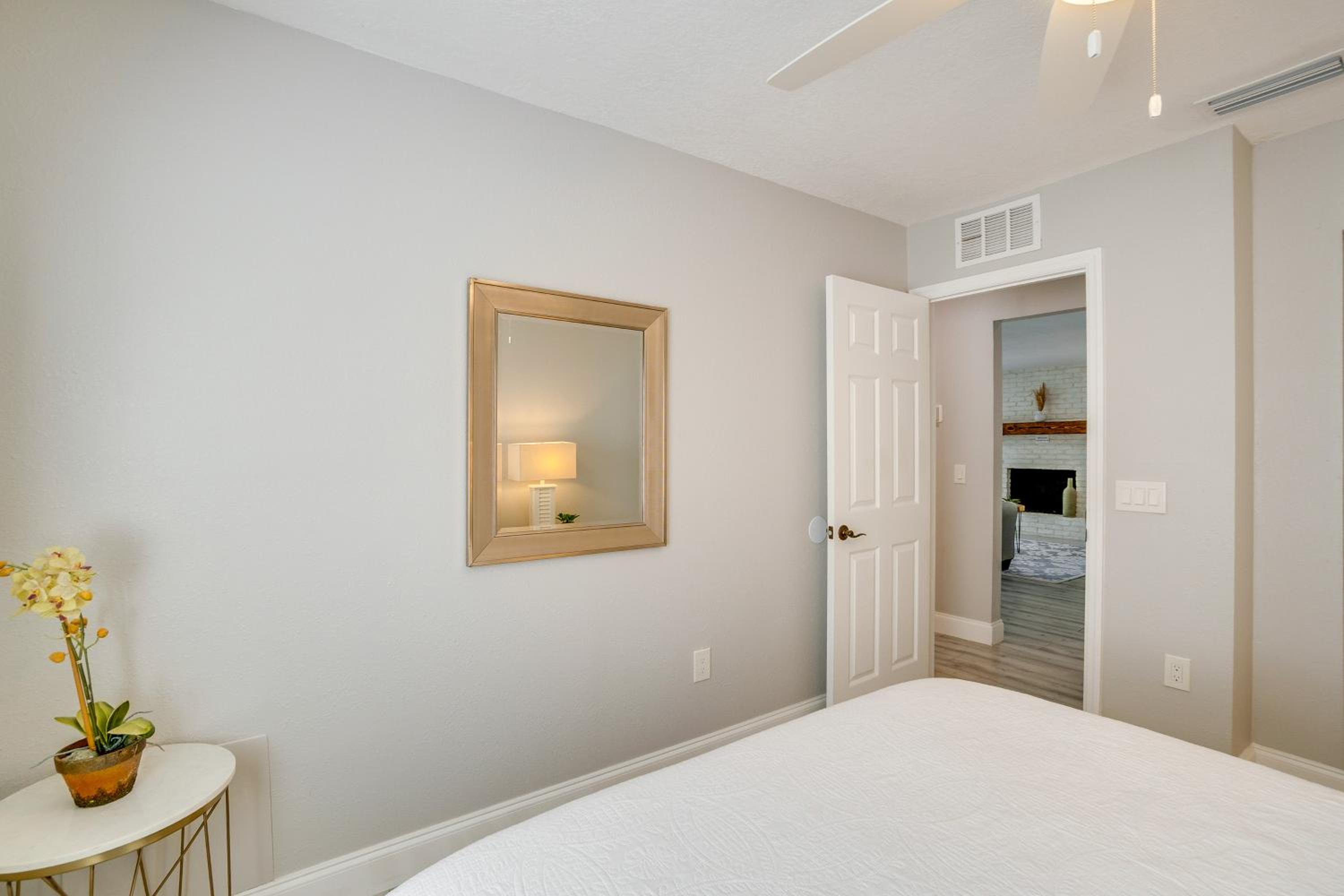 4 Mi to Siesta Key Family Getaway with Balcony