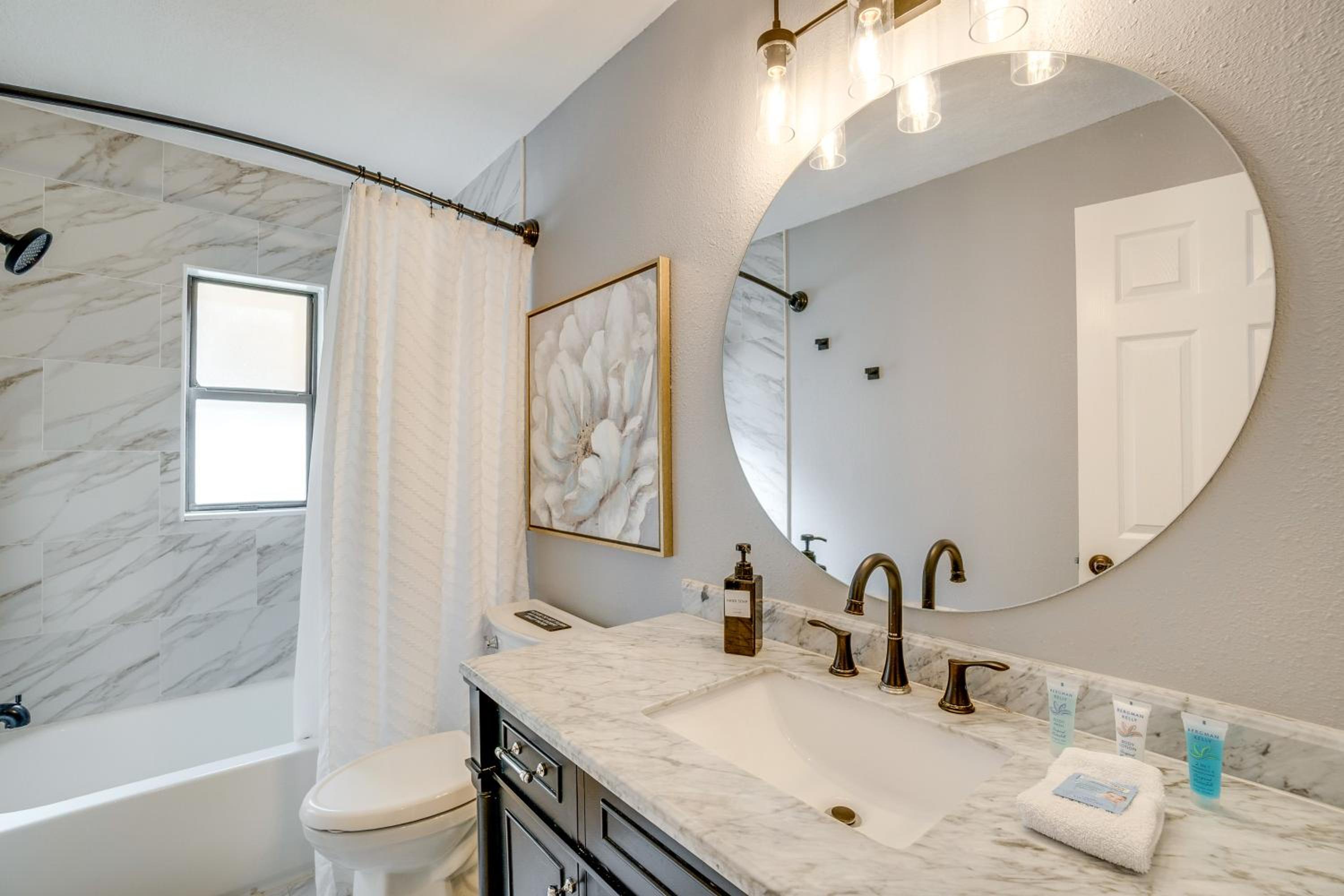 4 Mi to Siesta Key Family Getaway with Balcony
