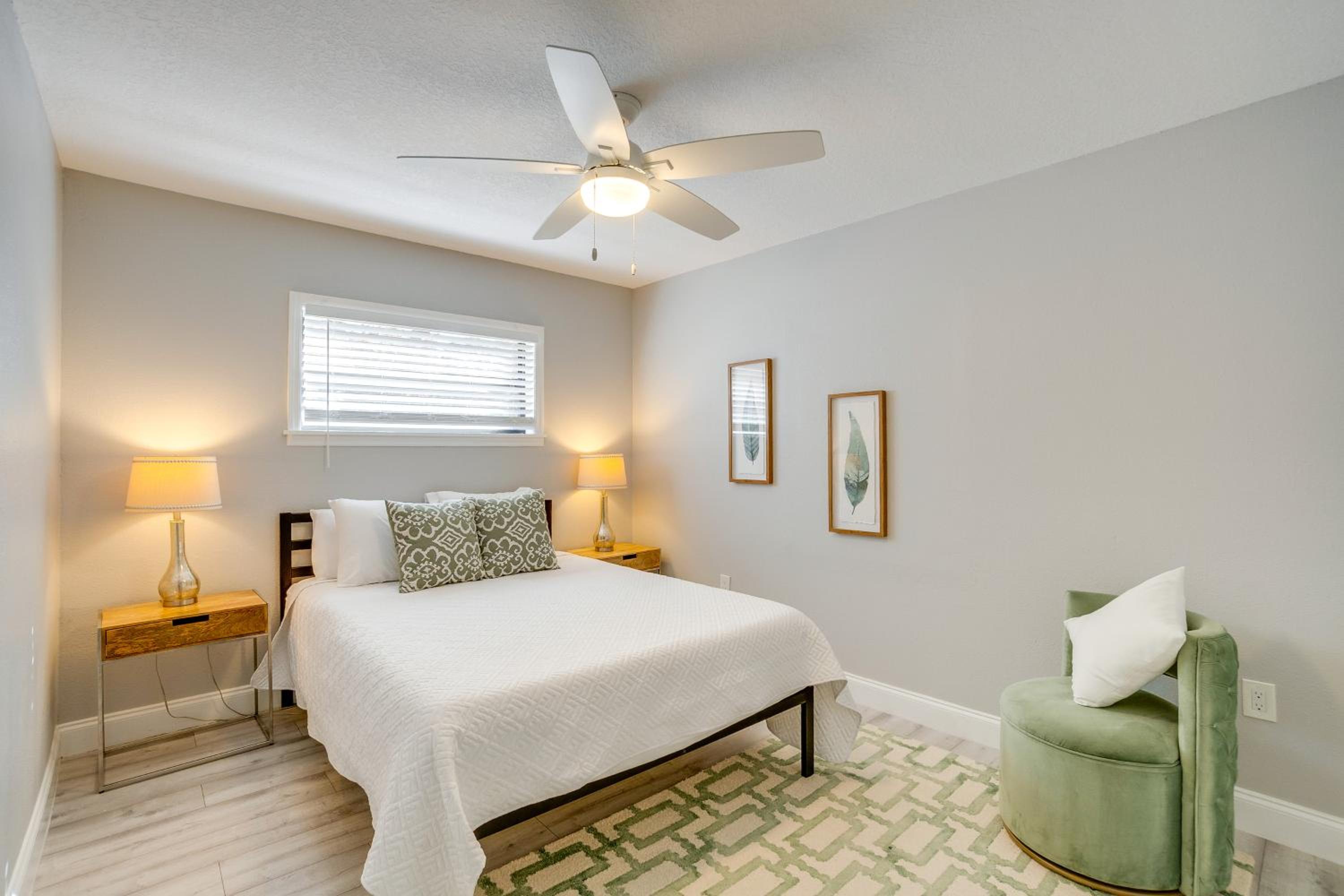 4 Mi to Siesta Key Family Getaway with Balcony