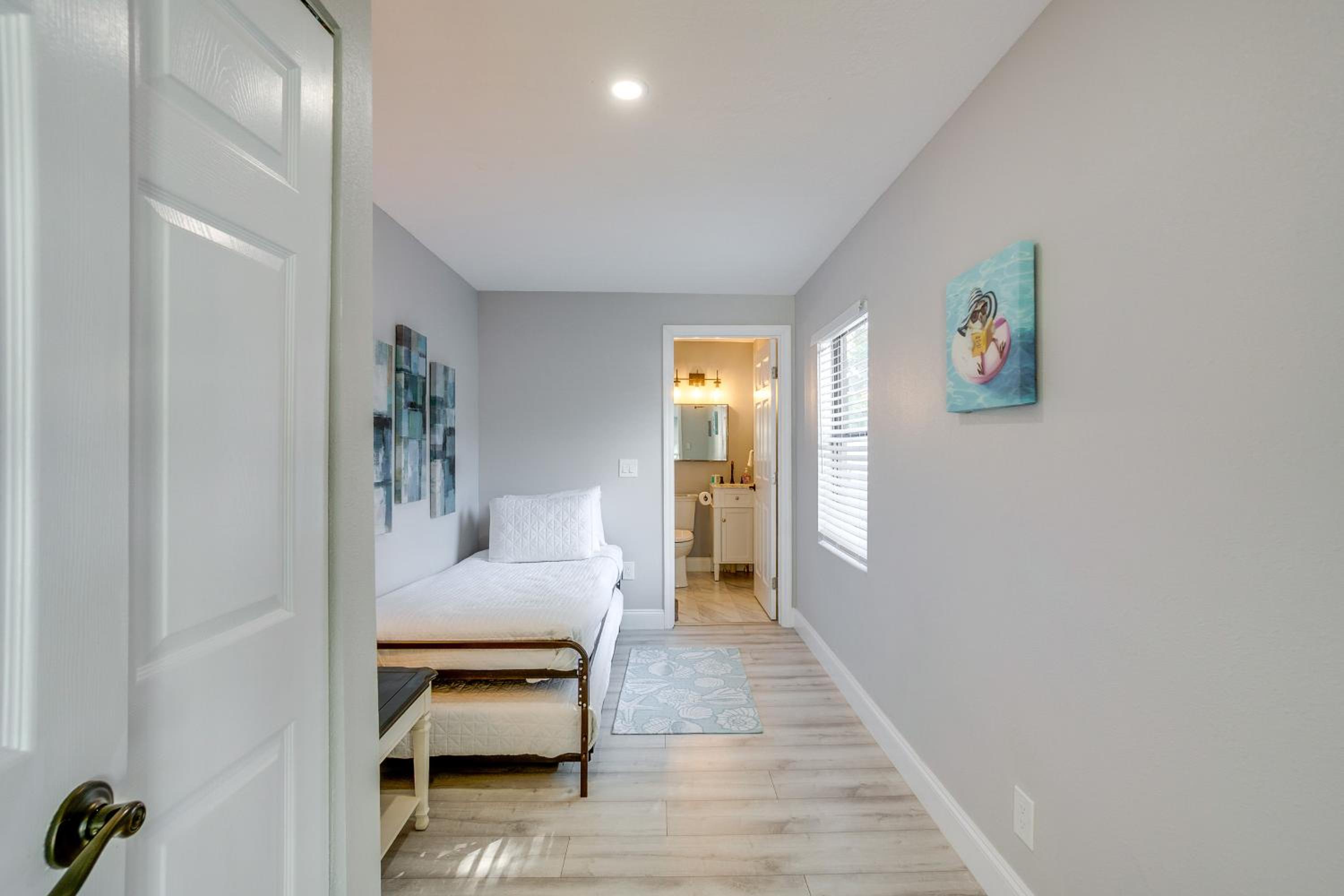 4 Mi to Siesta Key Family Getaway with Balcony