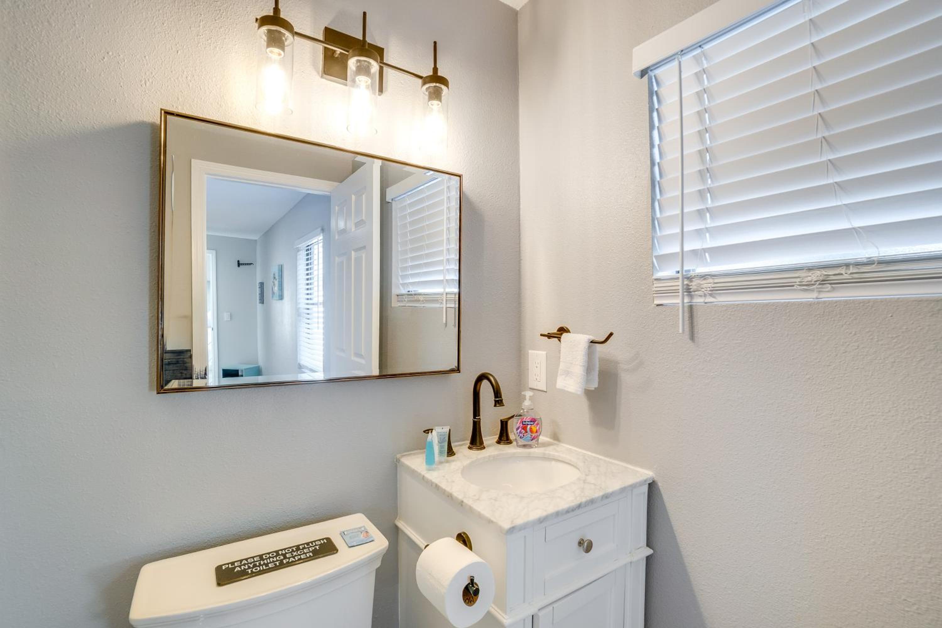 4 Mi to Siesta Key Family Getaway with Balcony
