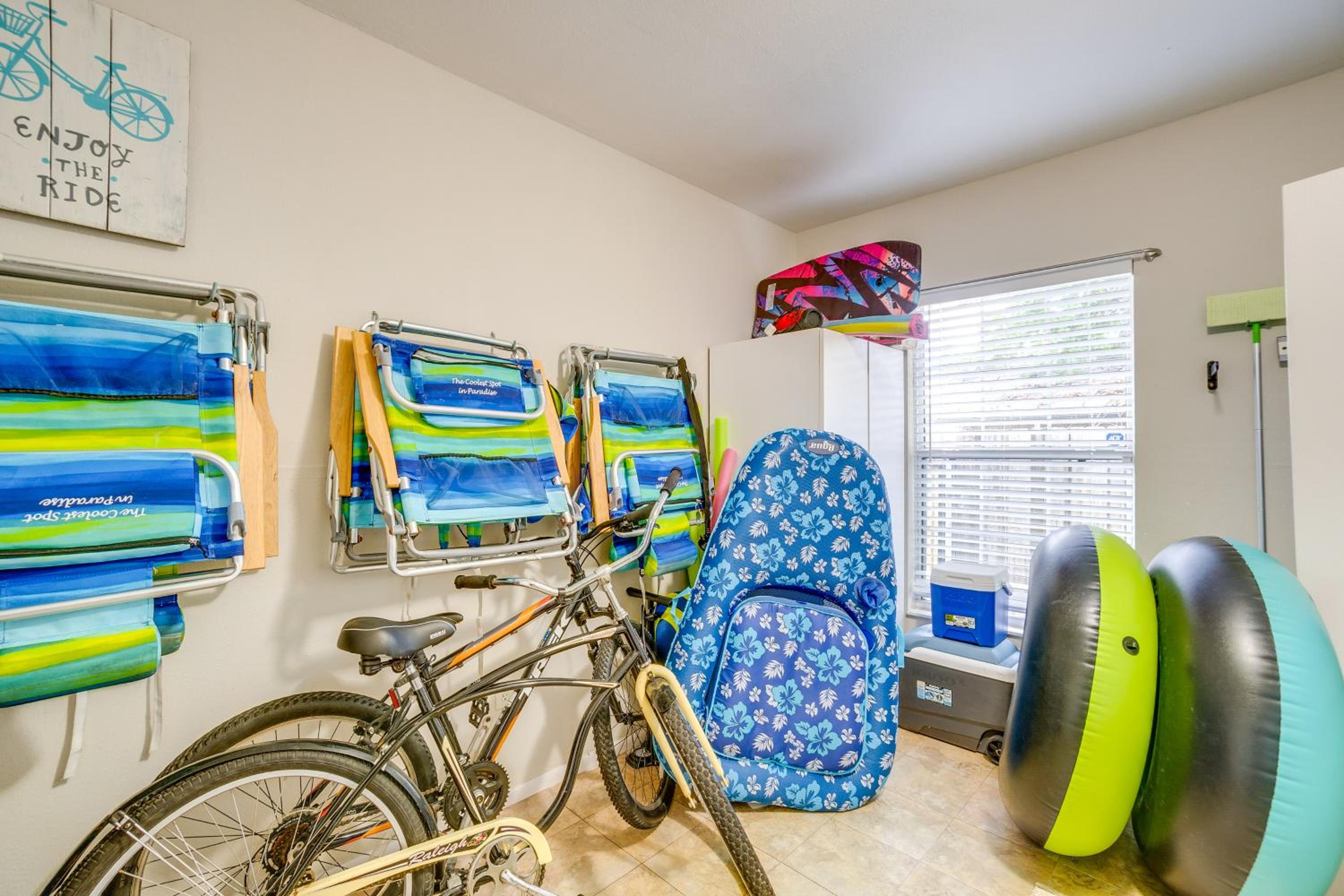 Walk to the Bay Family-Friendly Oasis in Sarasota