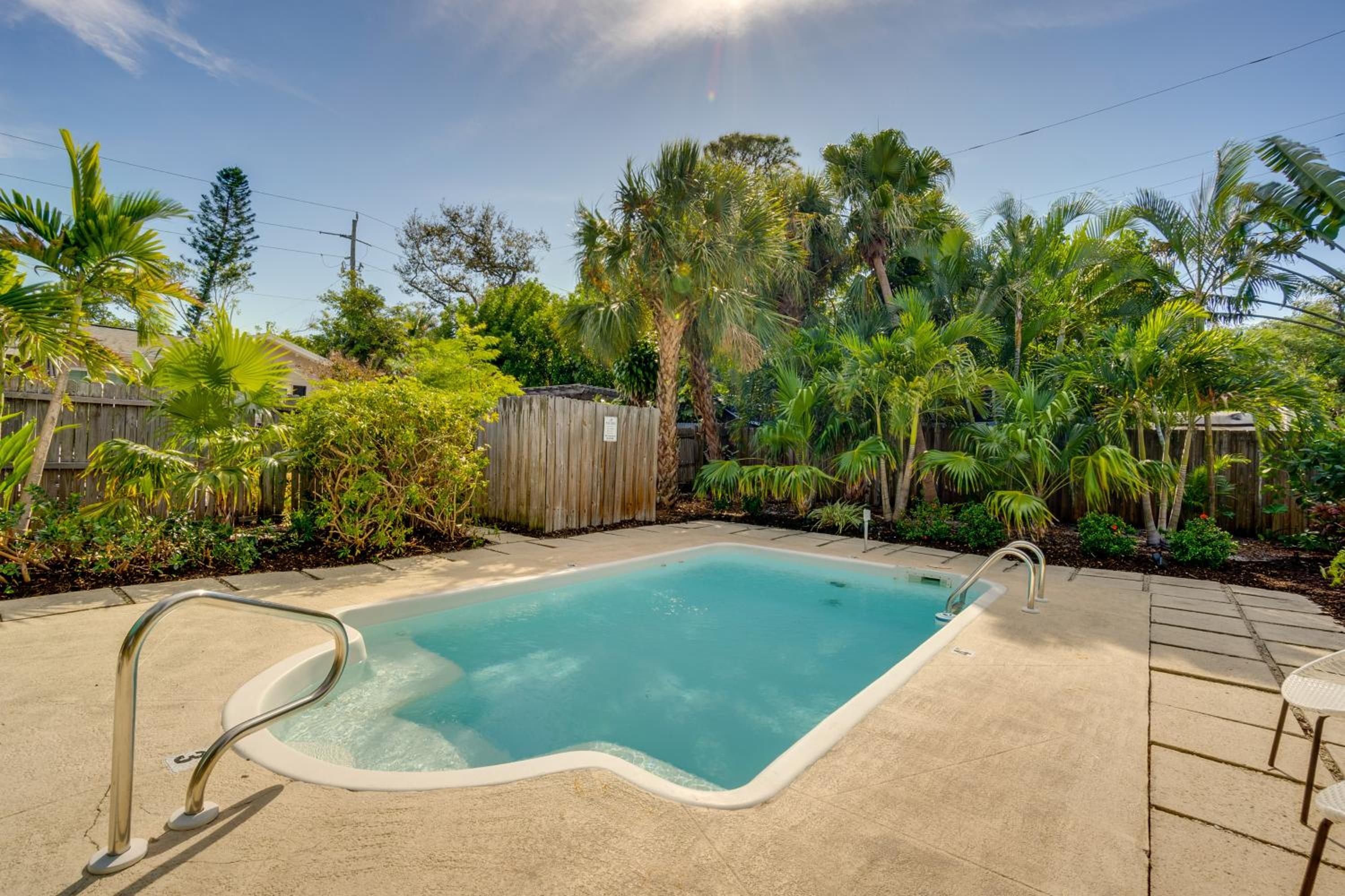 Walk to the Bay Family-Friendly Oasis in Sarasota