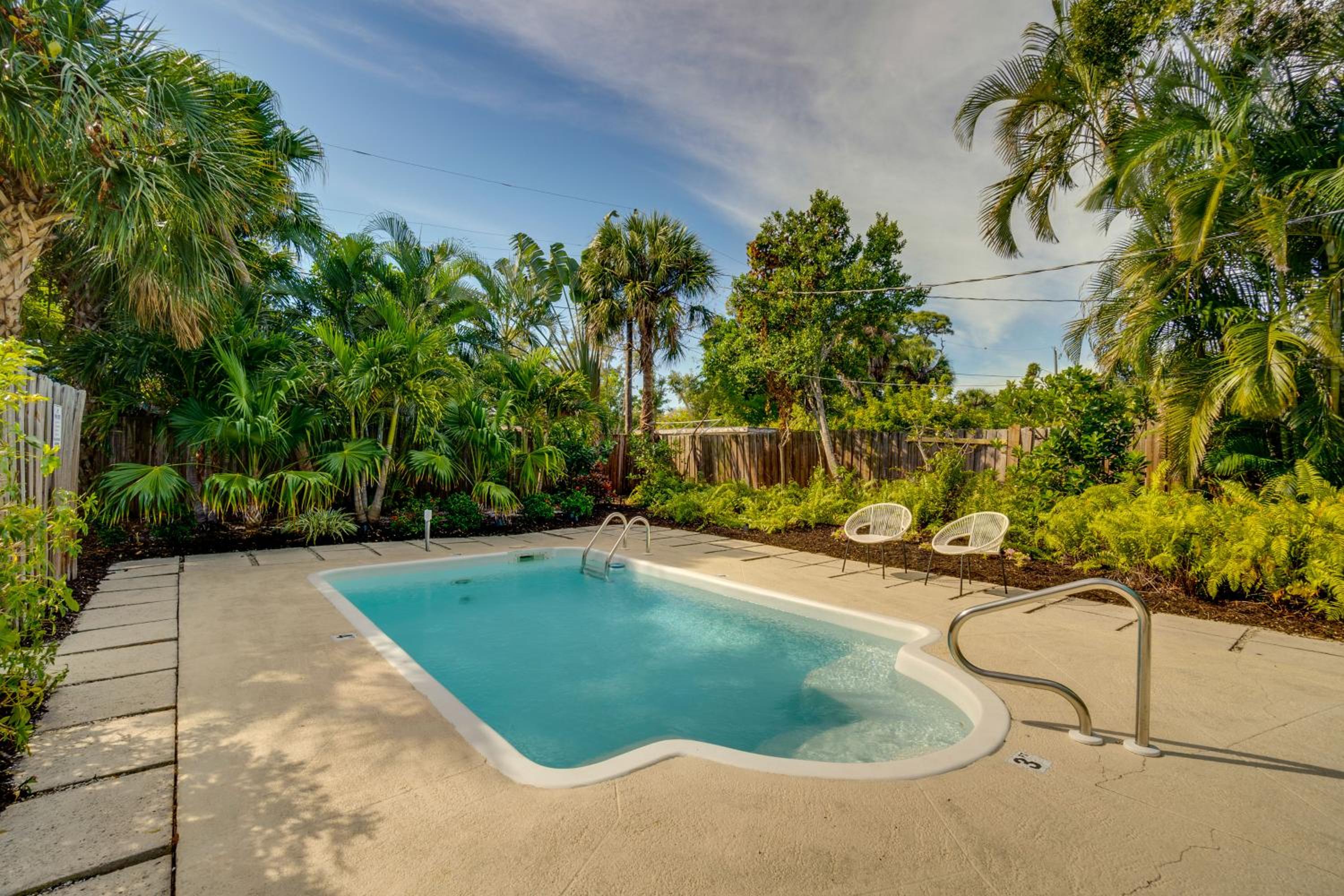 Walk to the Bay Family-Friendly Oasis in Sarasota