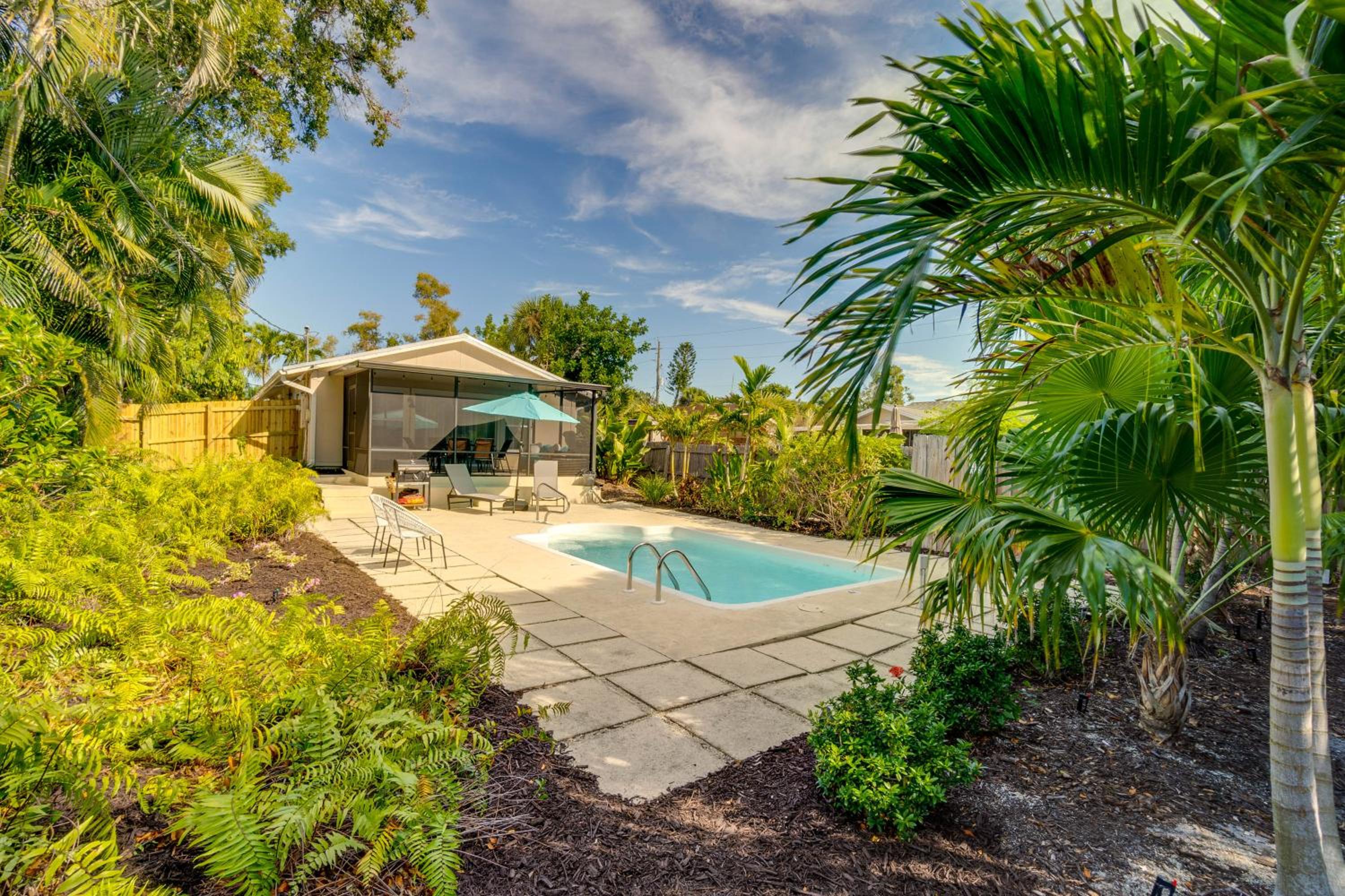 Walk to the Bay Family-Friendly Oasis in Sarasota