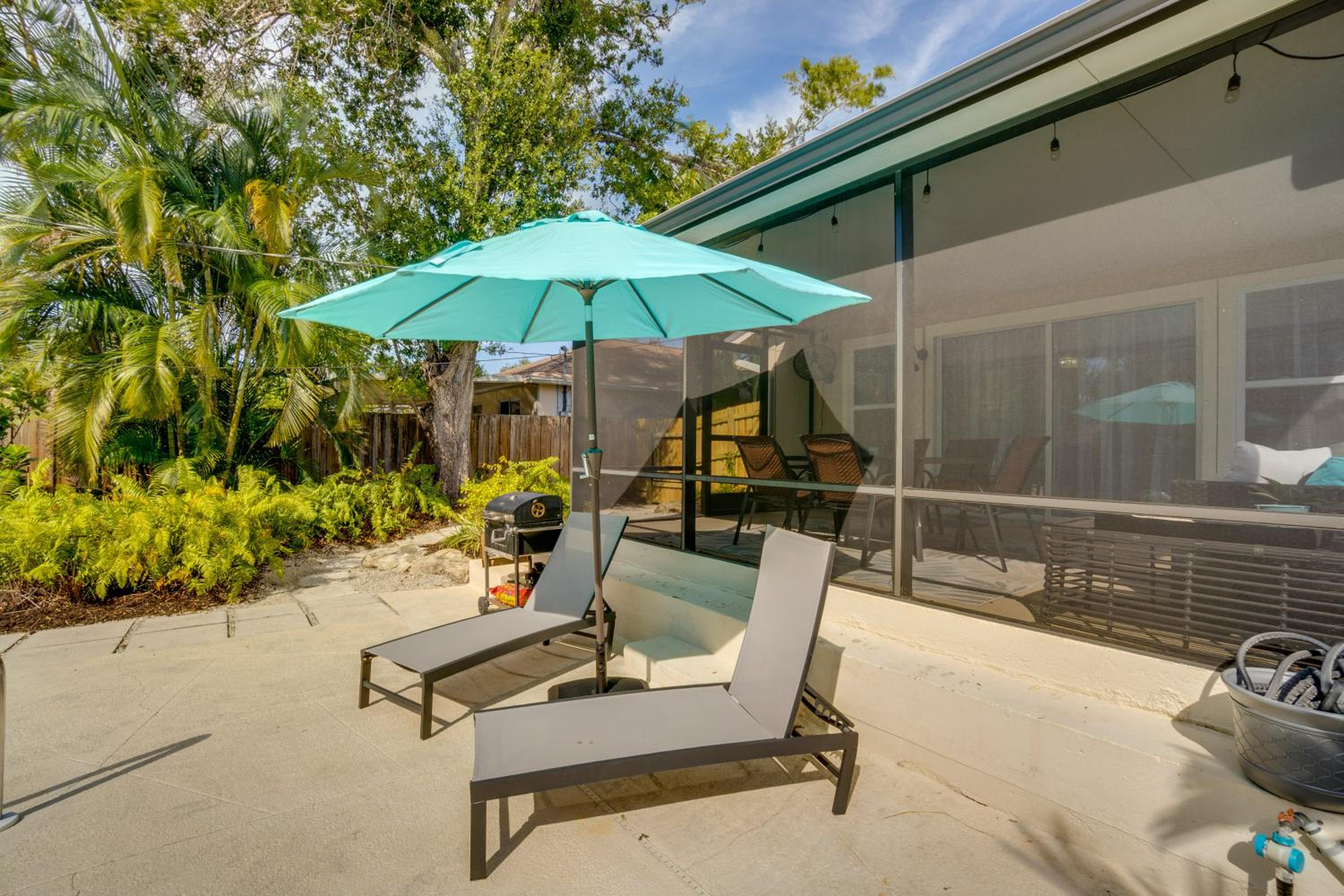 Walk to the Bay Family-Friendly Oasis in Sarasota