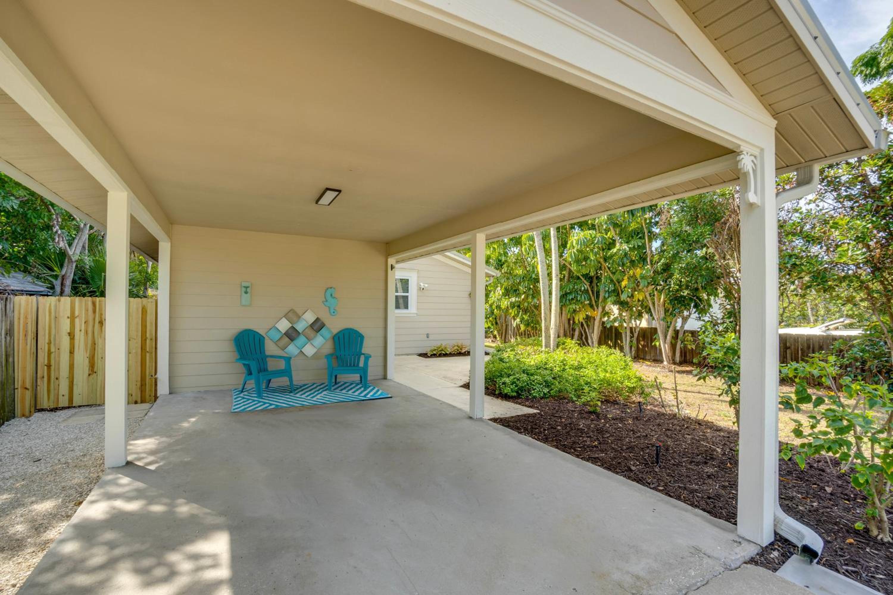 Walk to the Bay Family-Friendly Oasis in Sarasota