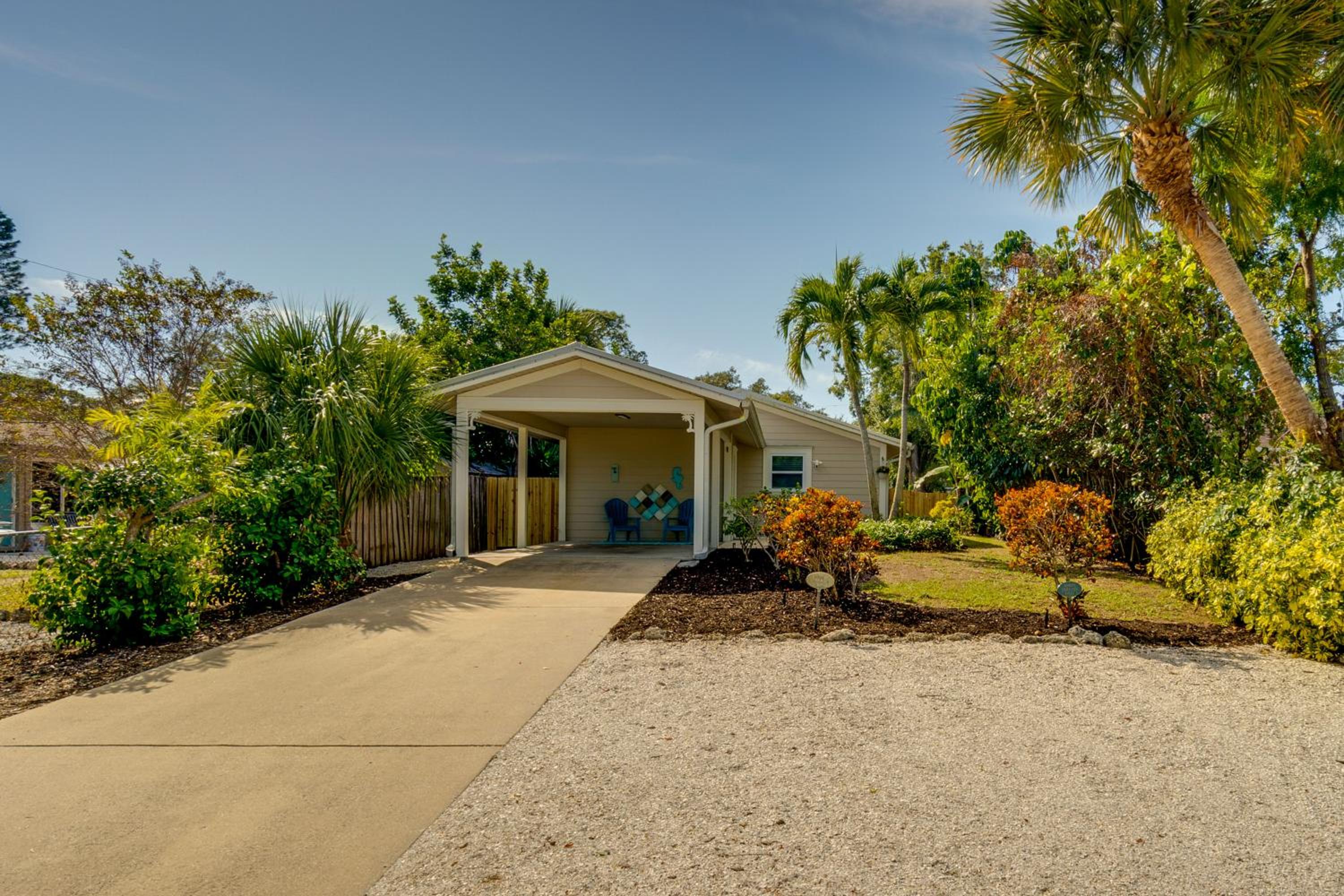 Walk to the Bay Family-Friendly Oasis in Sarasota