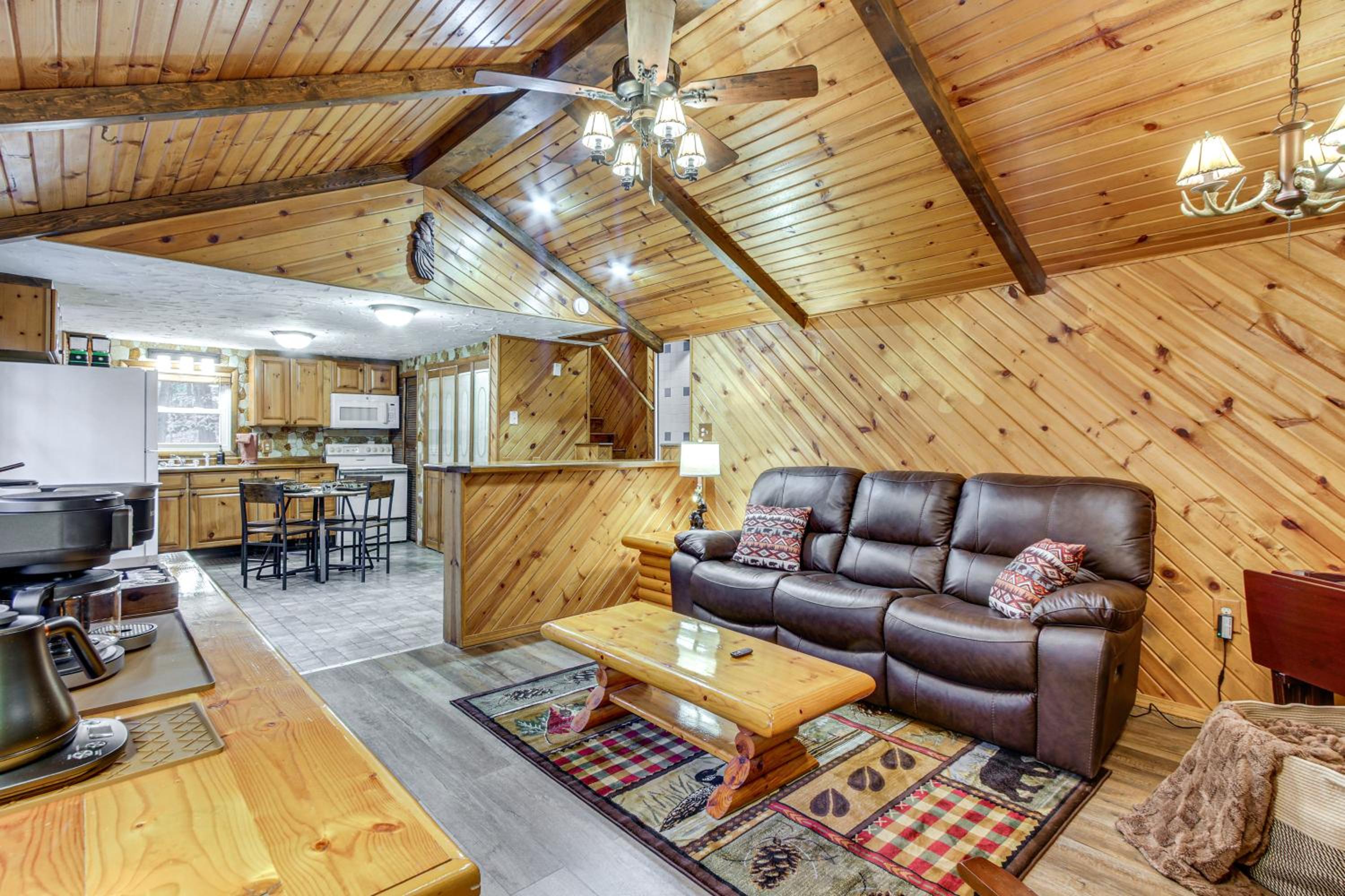 Lake Access and Hot Tub! Serene Rockbridge Cabin