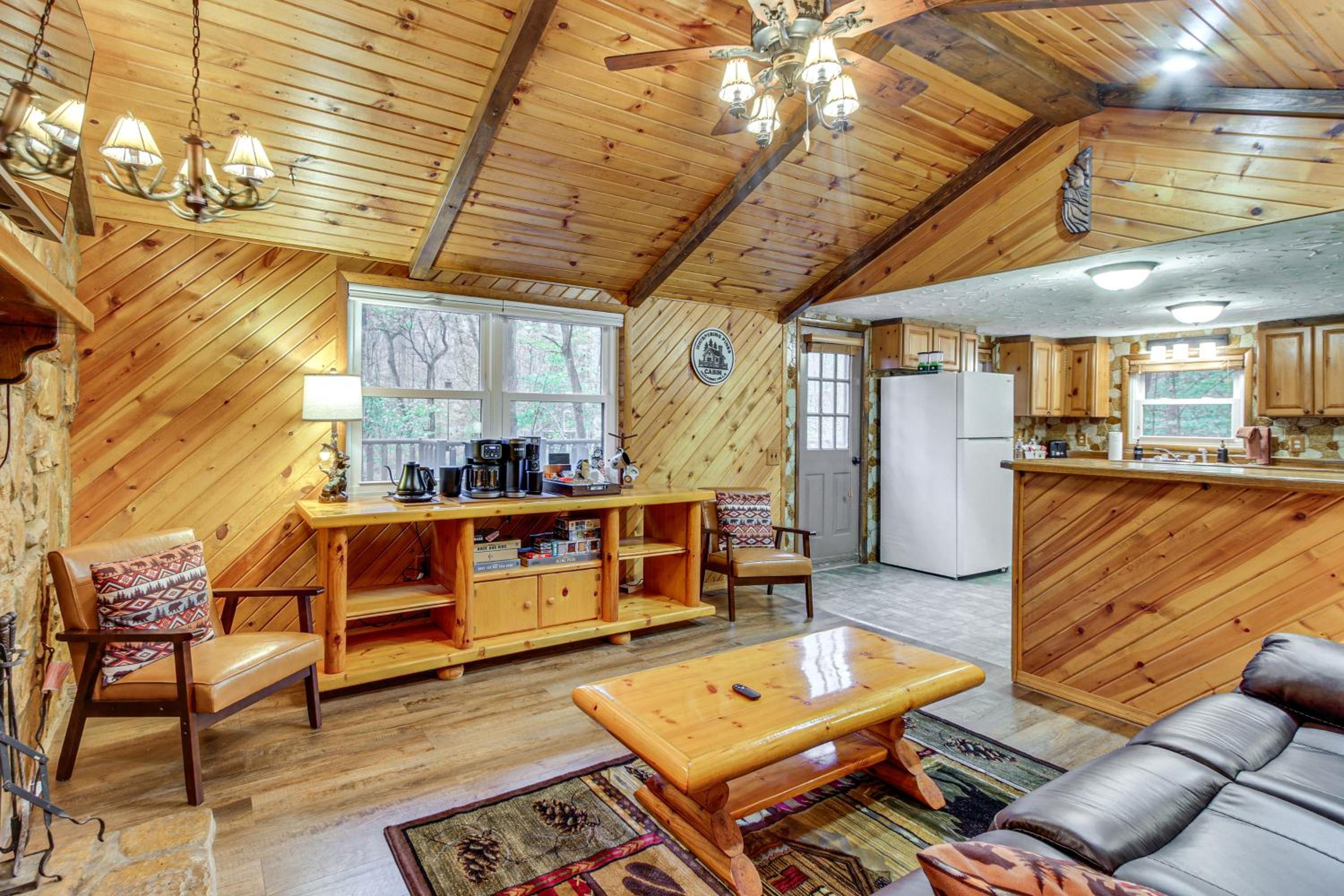 Lake Access and Hot Tub! Serene Rockbridge Cabin