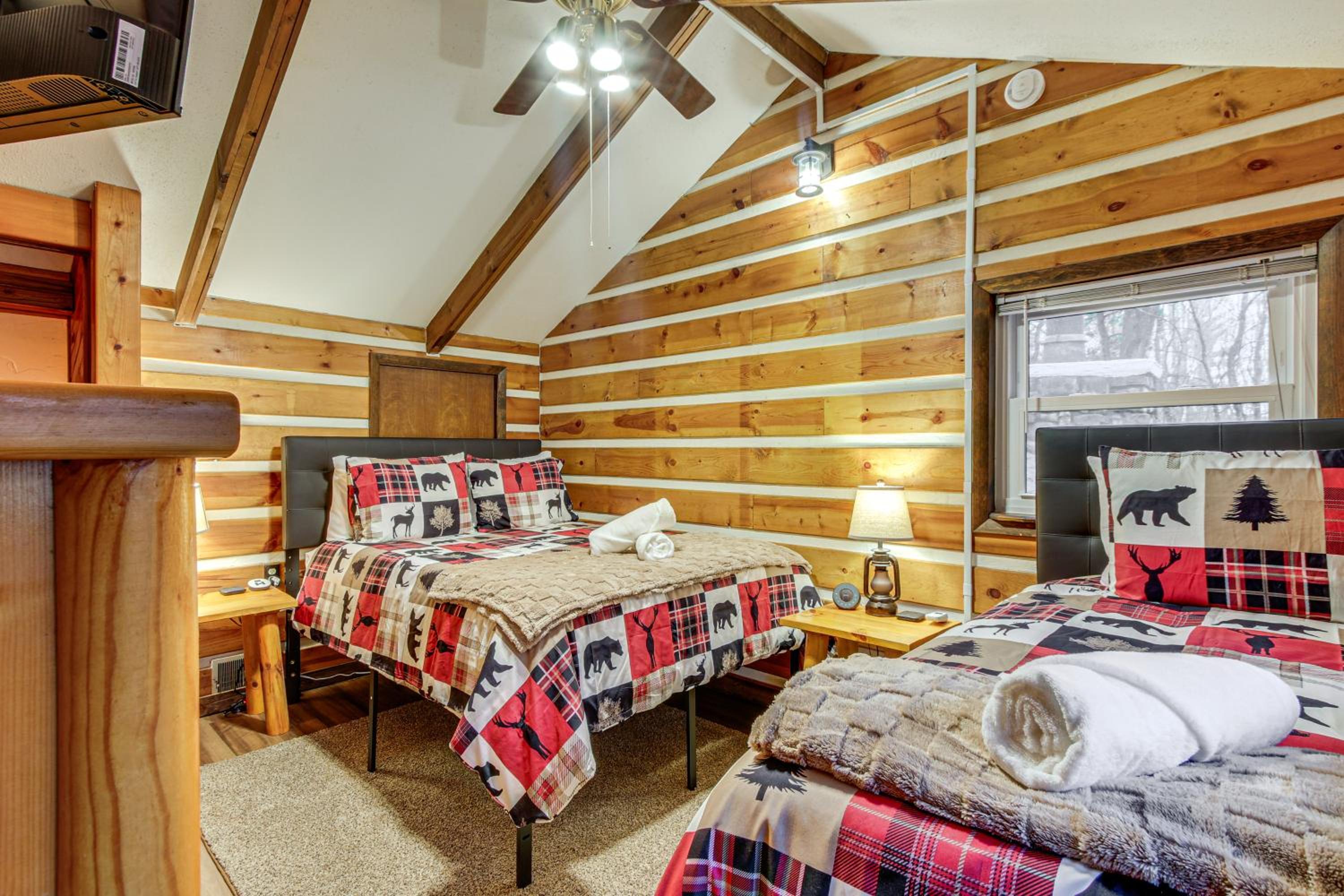 Lake Access and Hot Tub! Serene Rockbridge Cabin