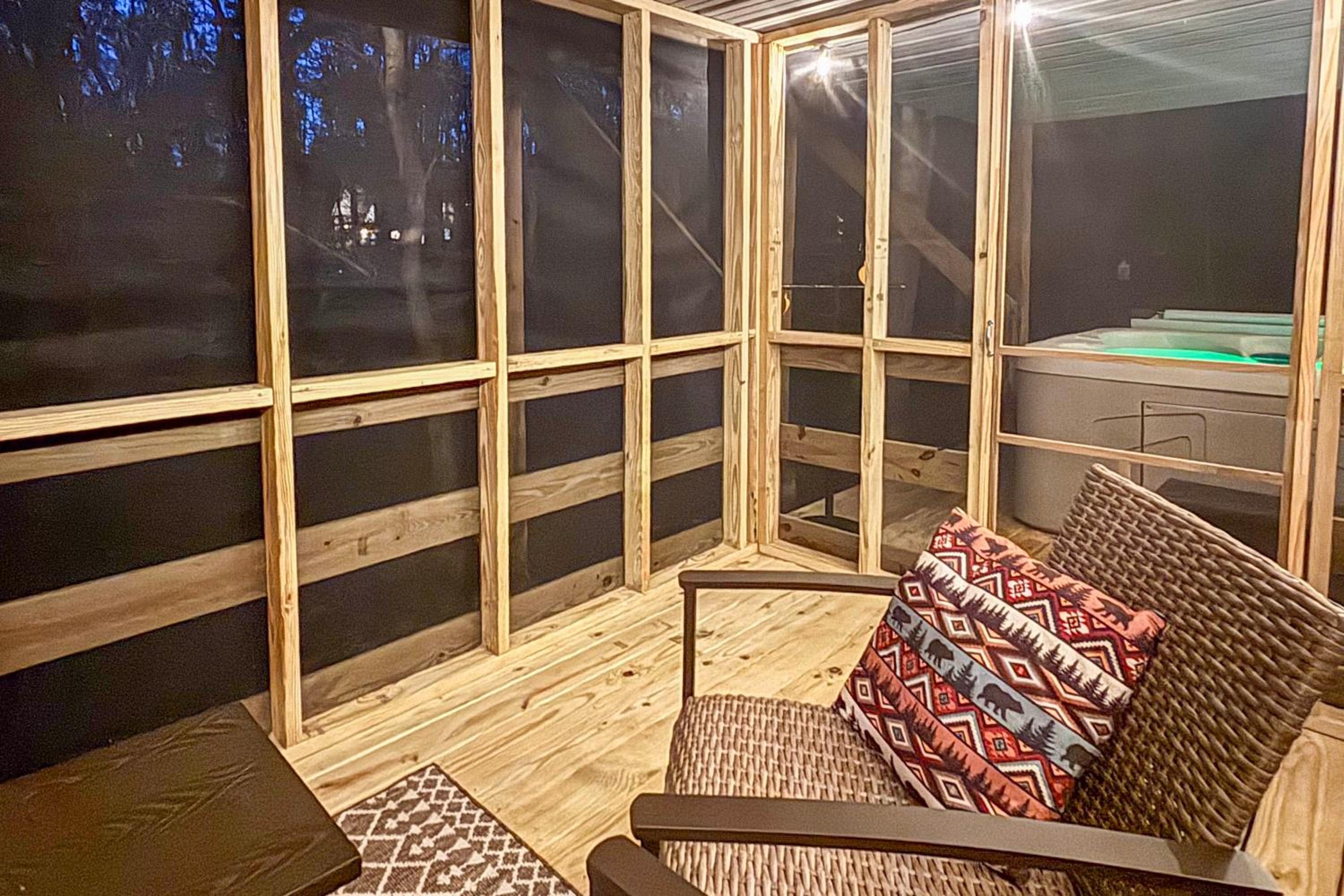 Lake Access and Hot Tub! Serene Rockbridge Cabin